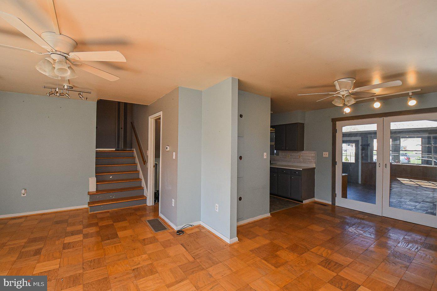 AIRPORT ADDITION - Residential Lease