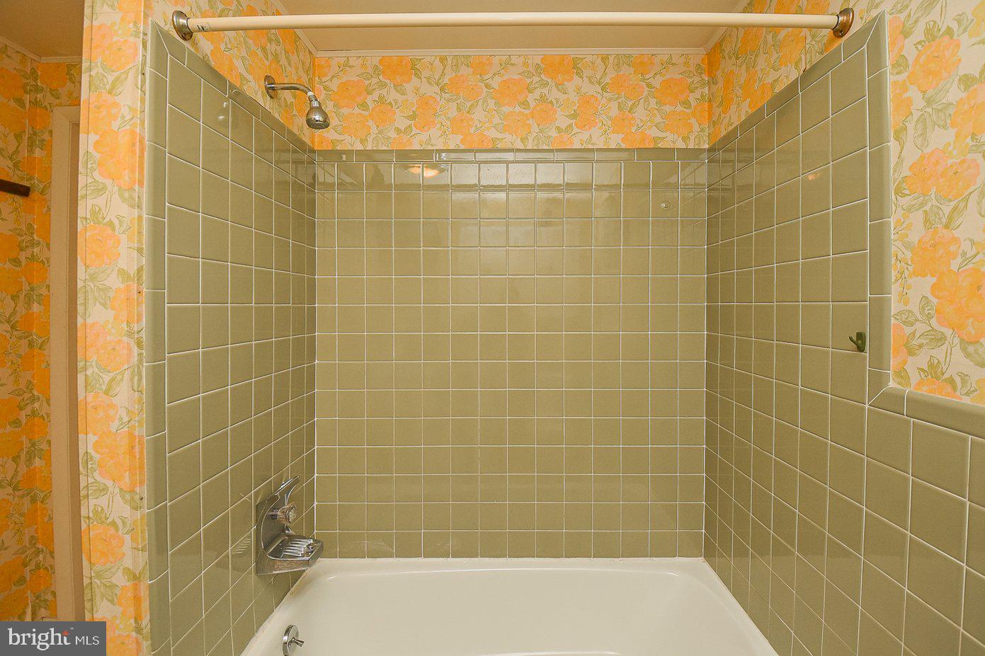 AIRPORT ADDITION - Residential Lease