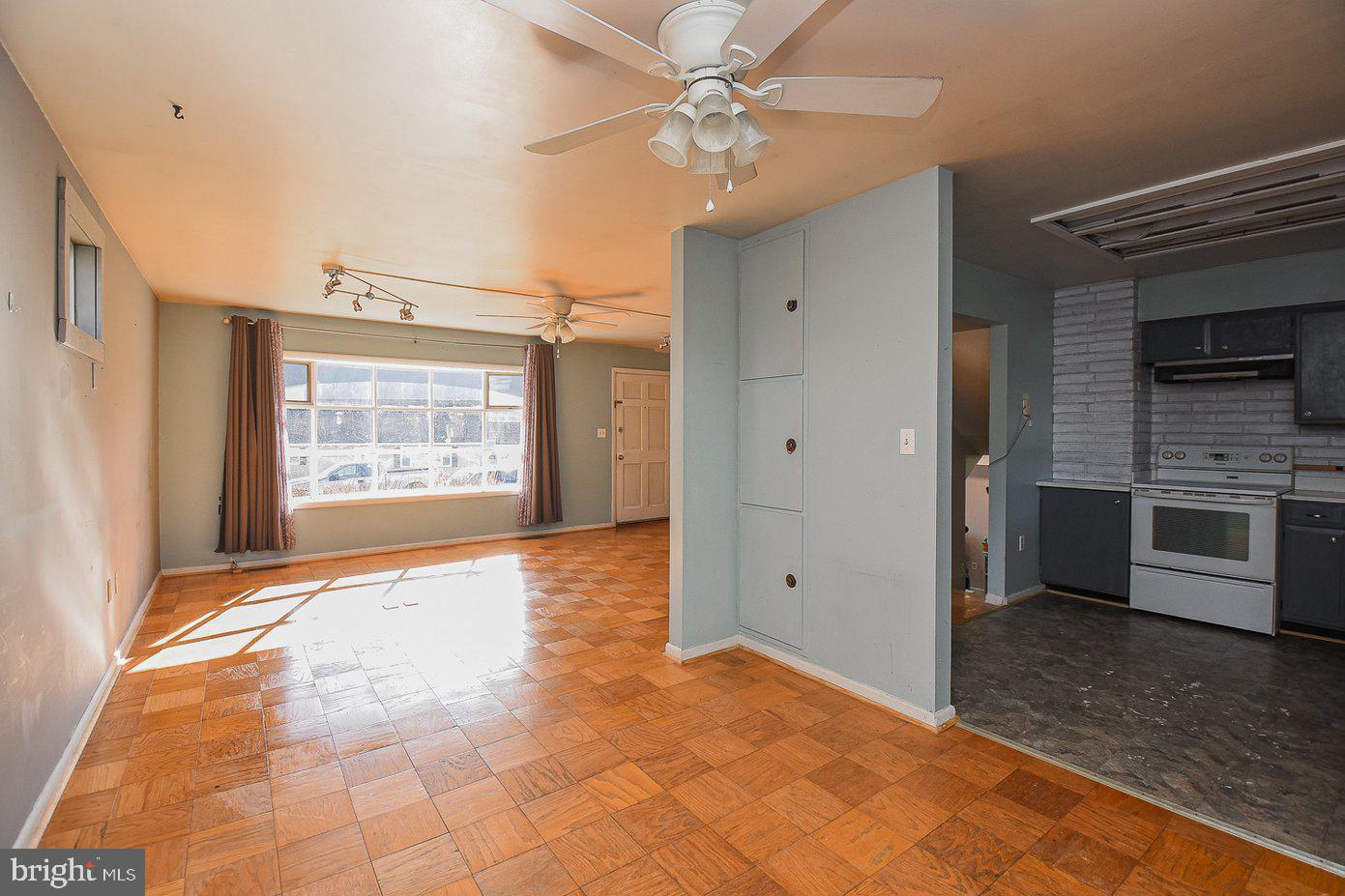 AIRPORT ADDITION - Residential Lease