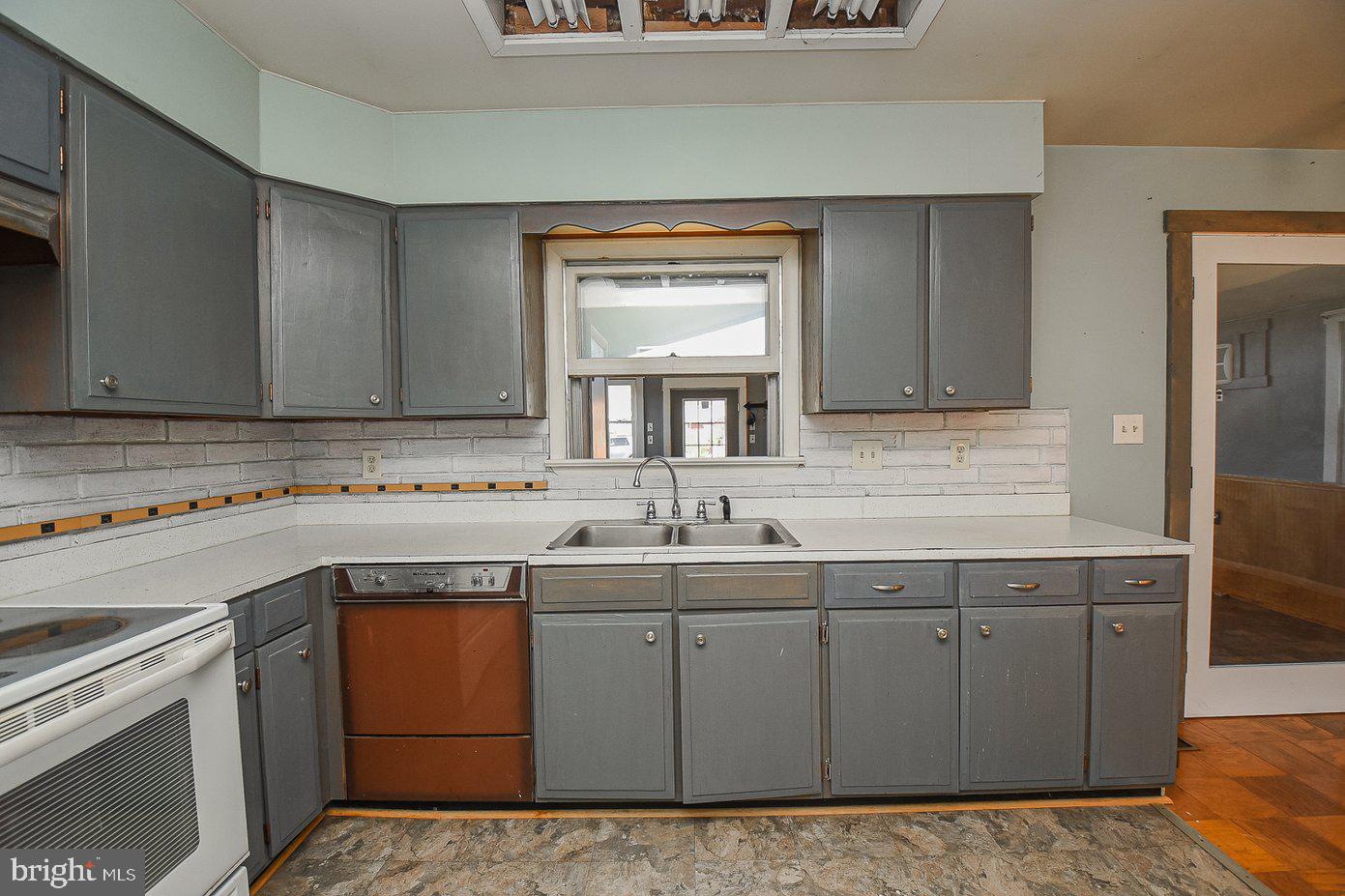 AIRPORT ADDITION - Residential Lease