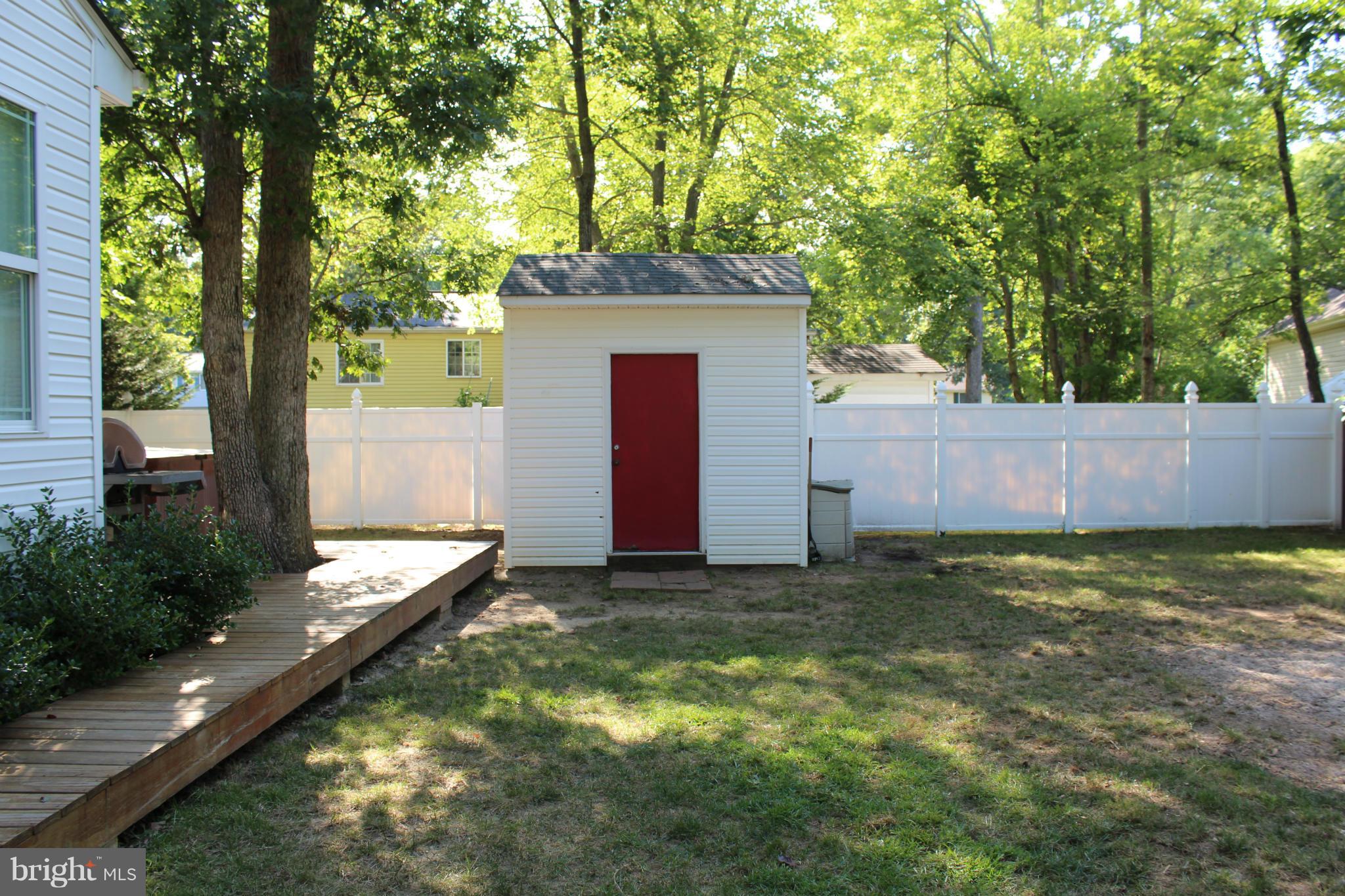 DEVONNE WOODS - Residential Lease