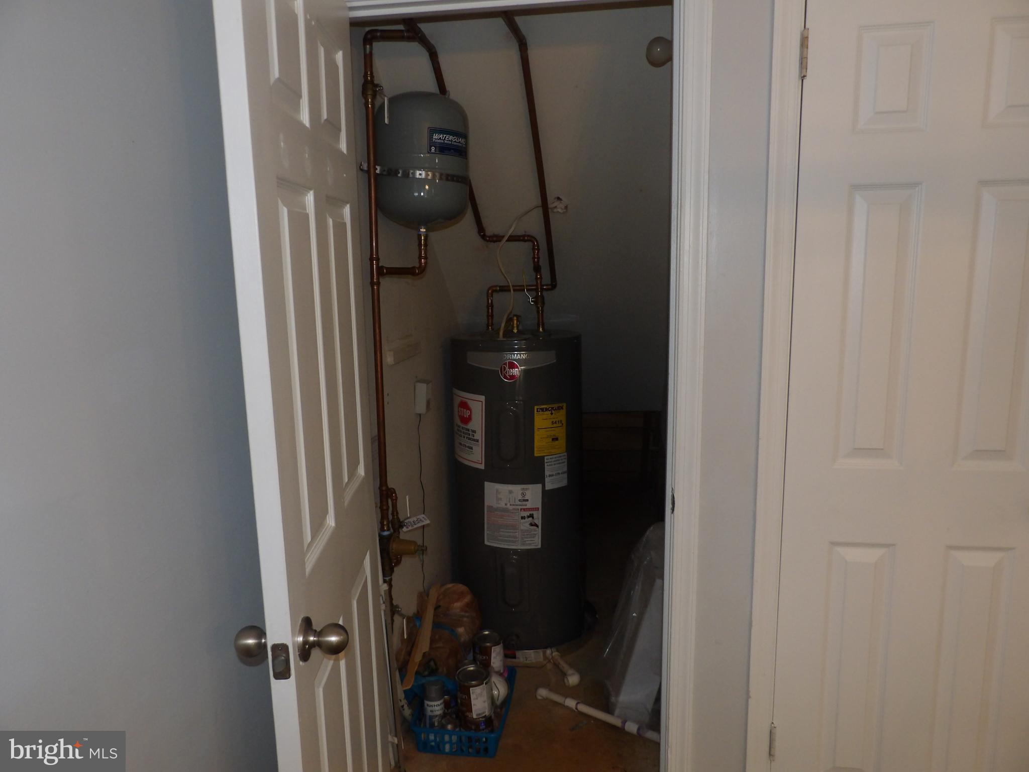 BEAR WALLOW KNOLLS - Residential Lease