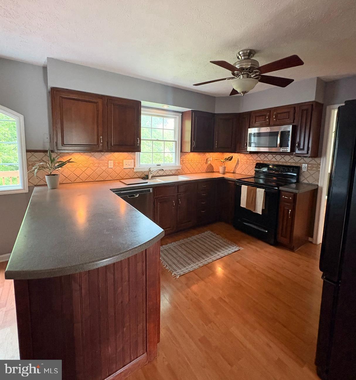 HUNTERS RUN - Residential