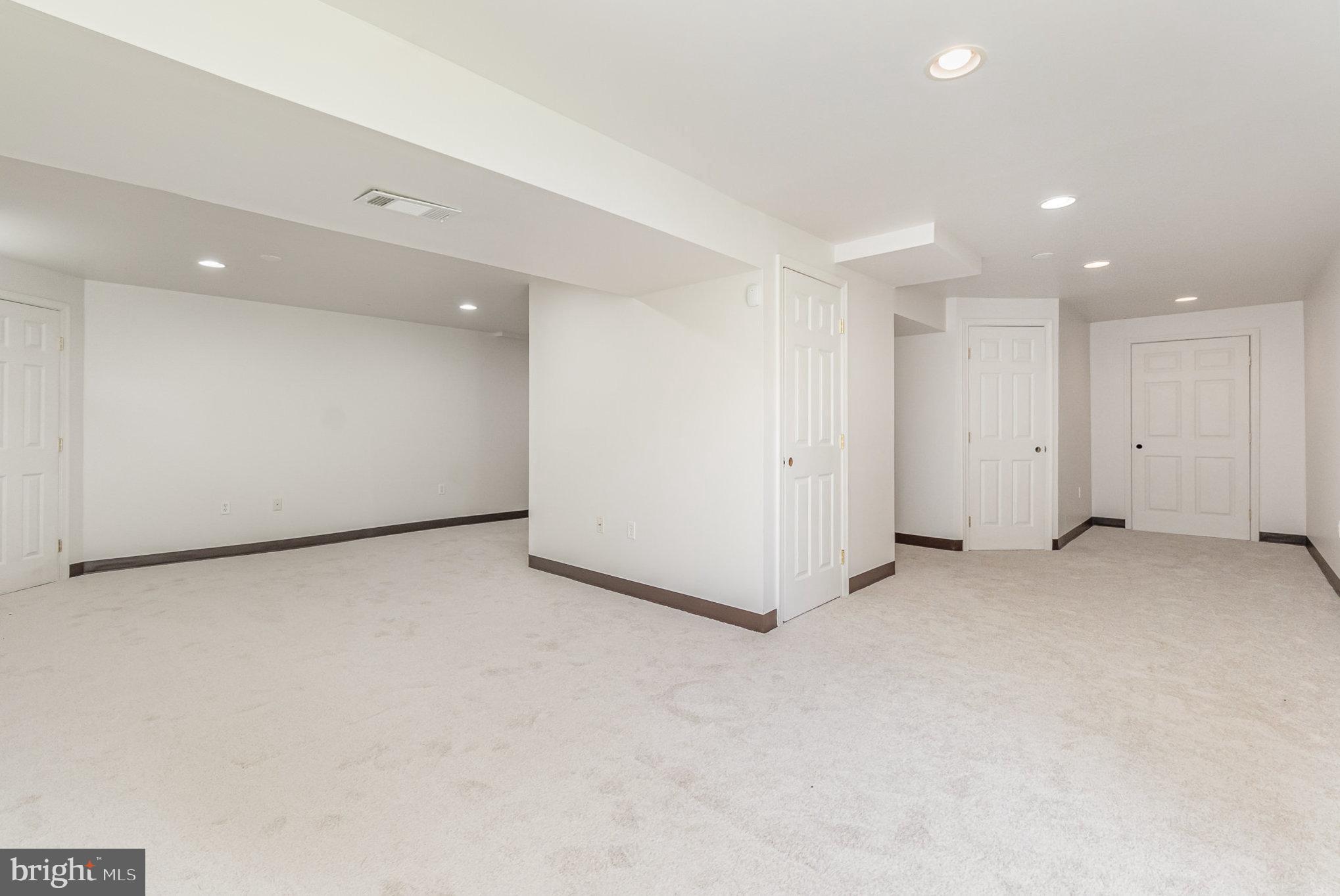 HUNTERS RUN - Residential