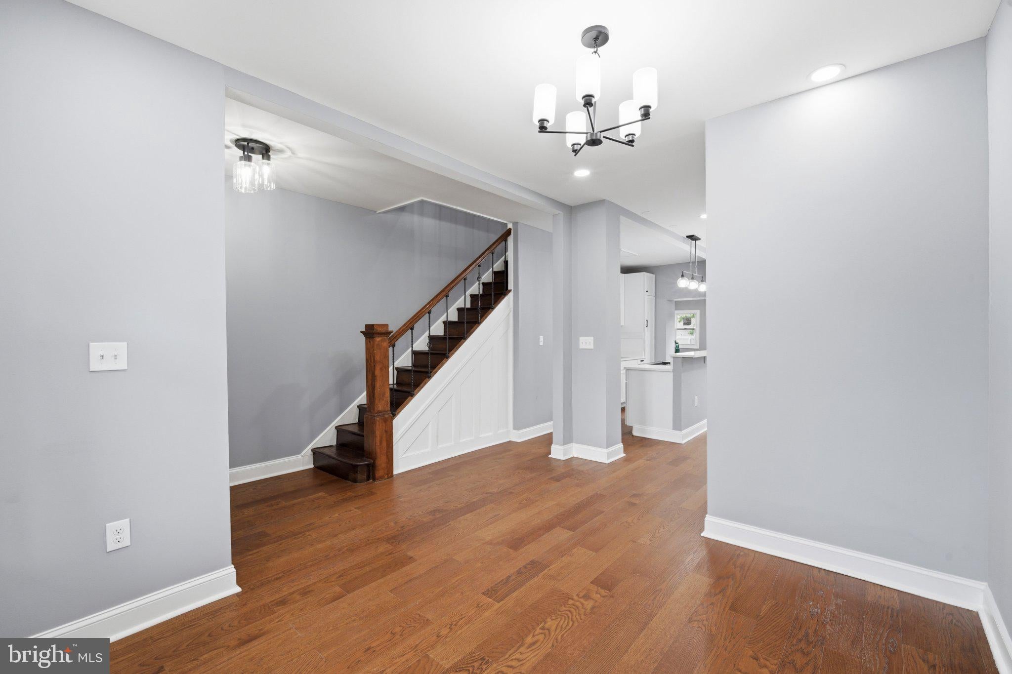 914 5TH STREET NE