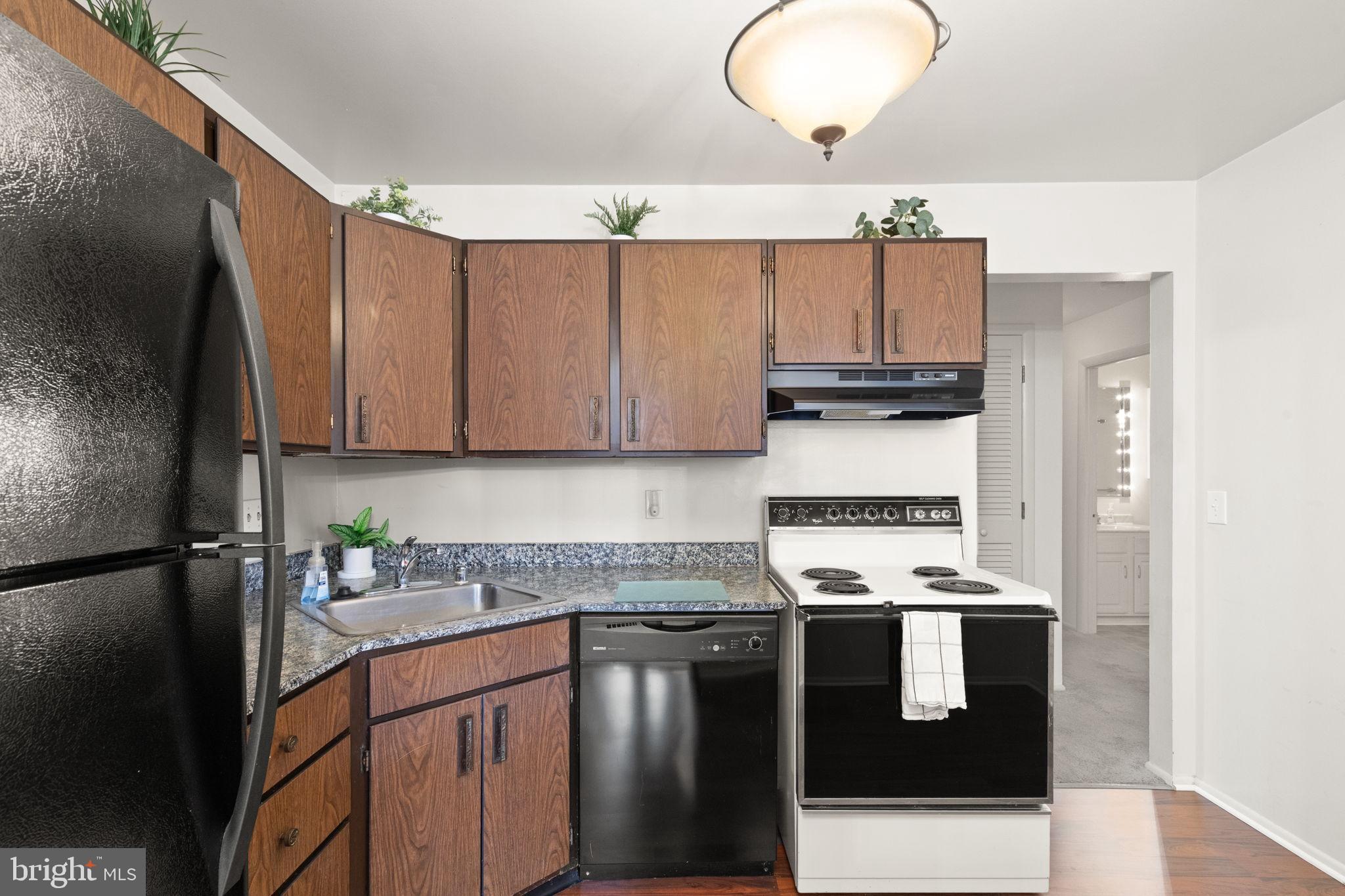 HICKORY HILLS - Residential Lease