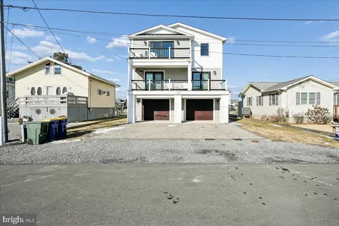 MLS: DESU2103900