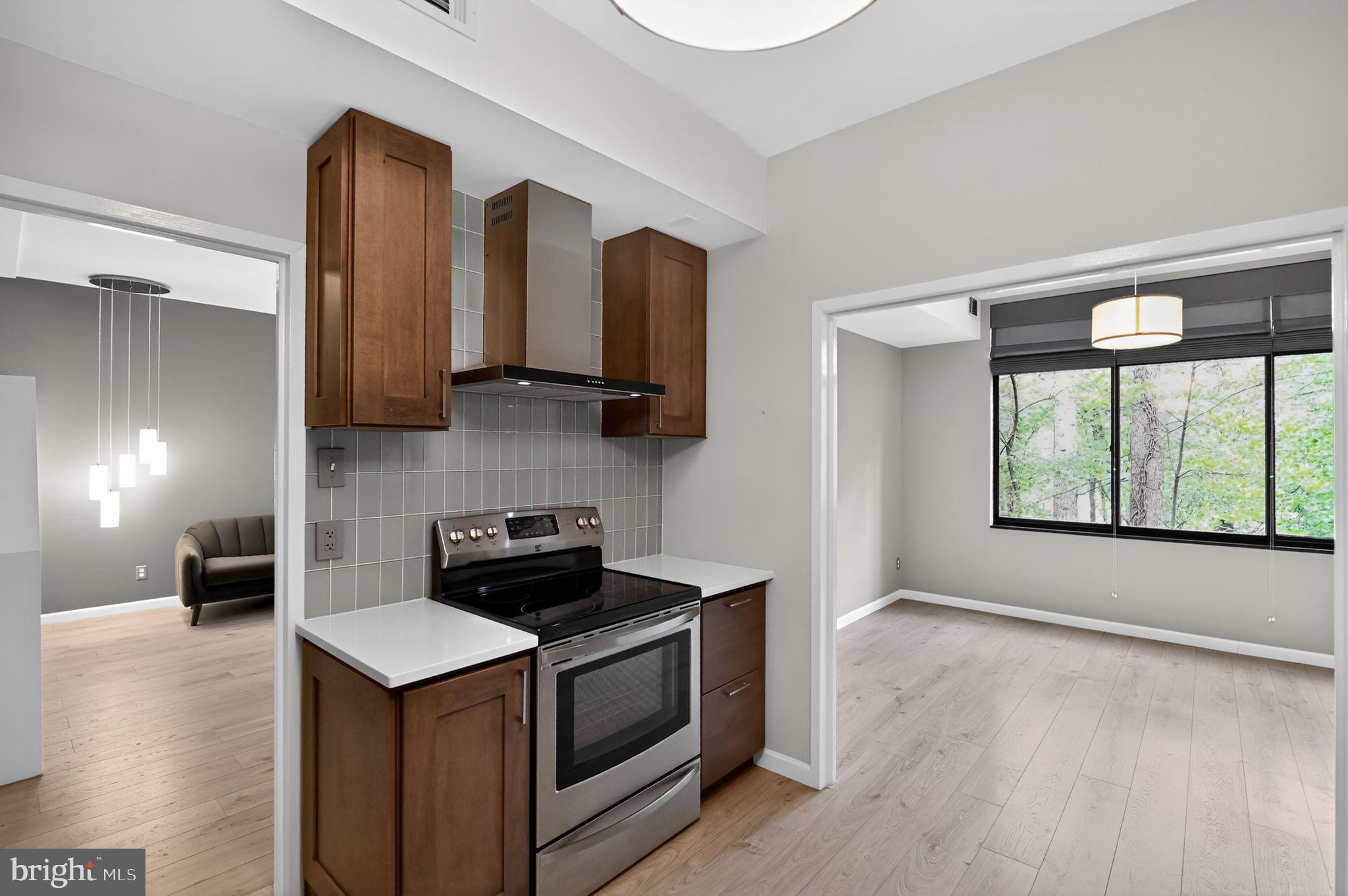 2114 GREEN WATCH WAY 10/201E