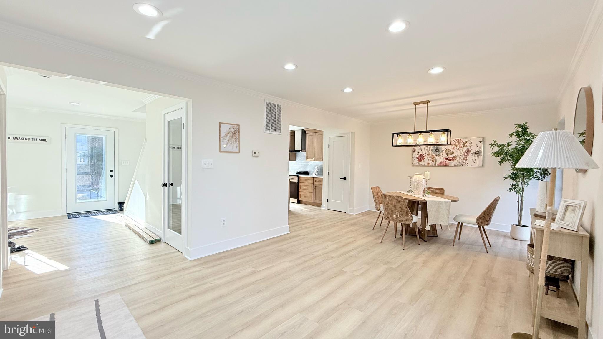 RESTON - Residential