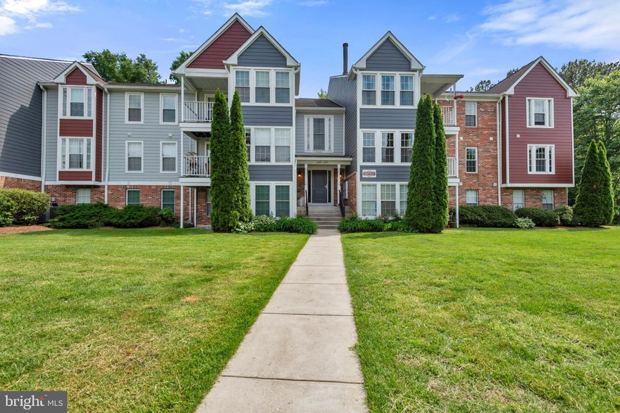 Welcome to this beautifully updated 2nd floor condo in the sought after community of Deerfield in Pasadena!  
Large primary bedroom with attached primary bath and walk in closet.     2nd bedroom  and hallway  full bath. Unit has a galley kitchen  with stainless steel appliances and a  breakfast bar.   Spacious living room,  bright and sunny  dining room and  French Doors that lead out to the covered patio.   Close to area shops/restaurants.