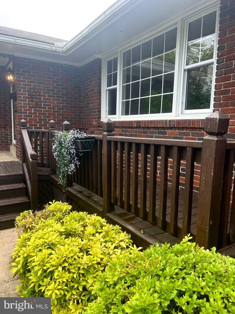 818 W STATION AVENUE COOPERSBURG PA 18036