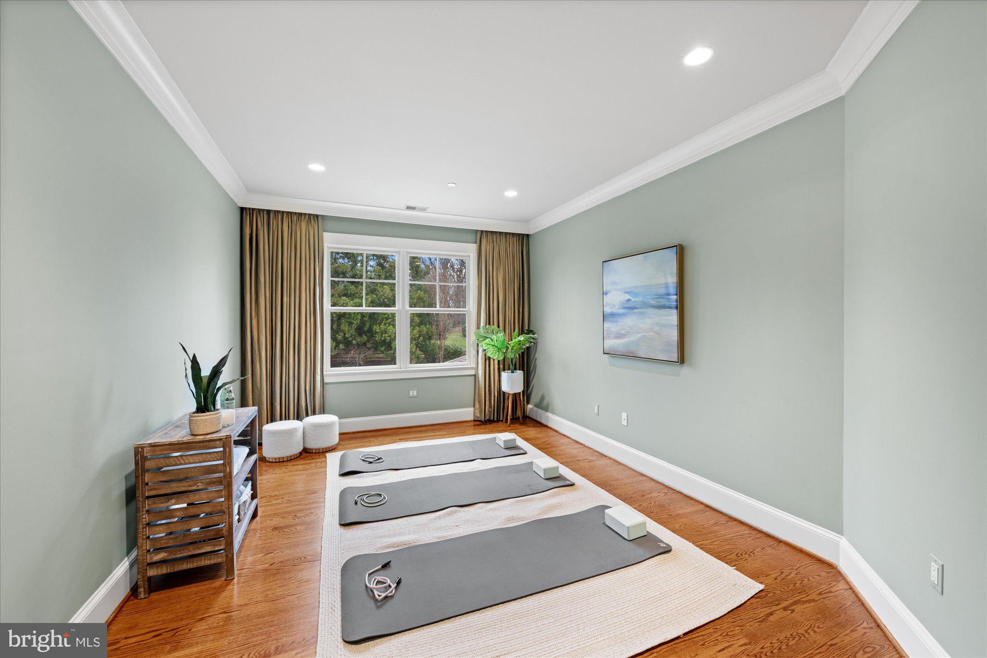 WILLIAMSBURG GARDENS - Residential