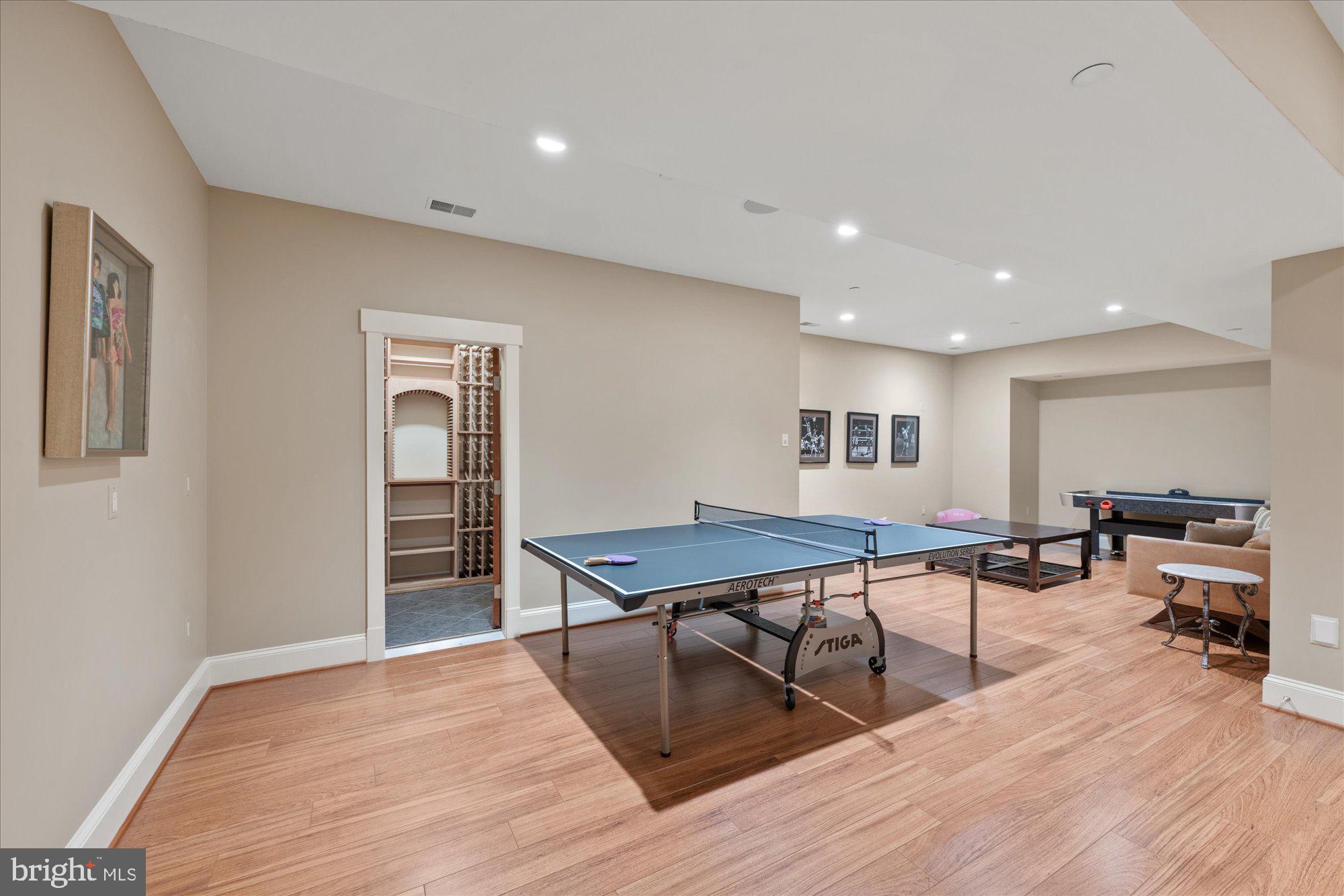 WILLIAMSBURG GARDENS - Residential