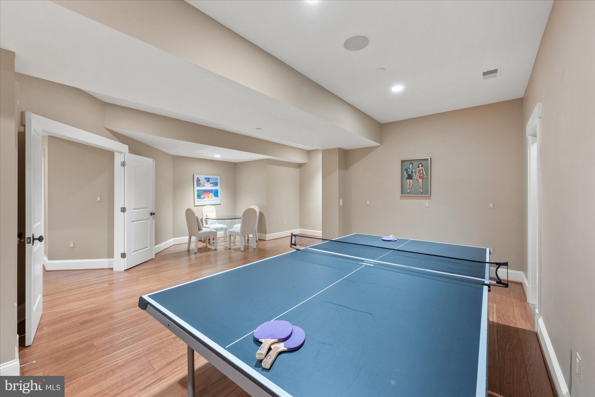 WILLIAMSBURG GARDENS - Residential