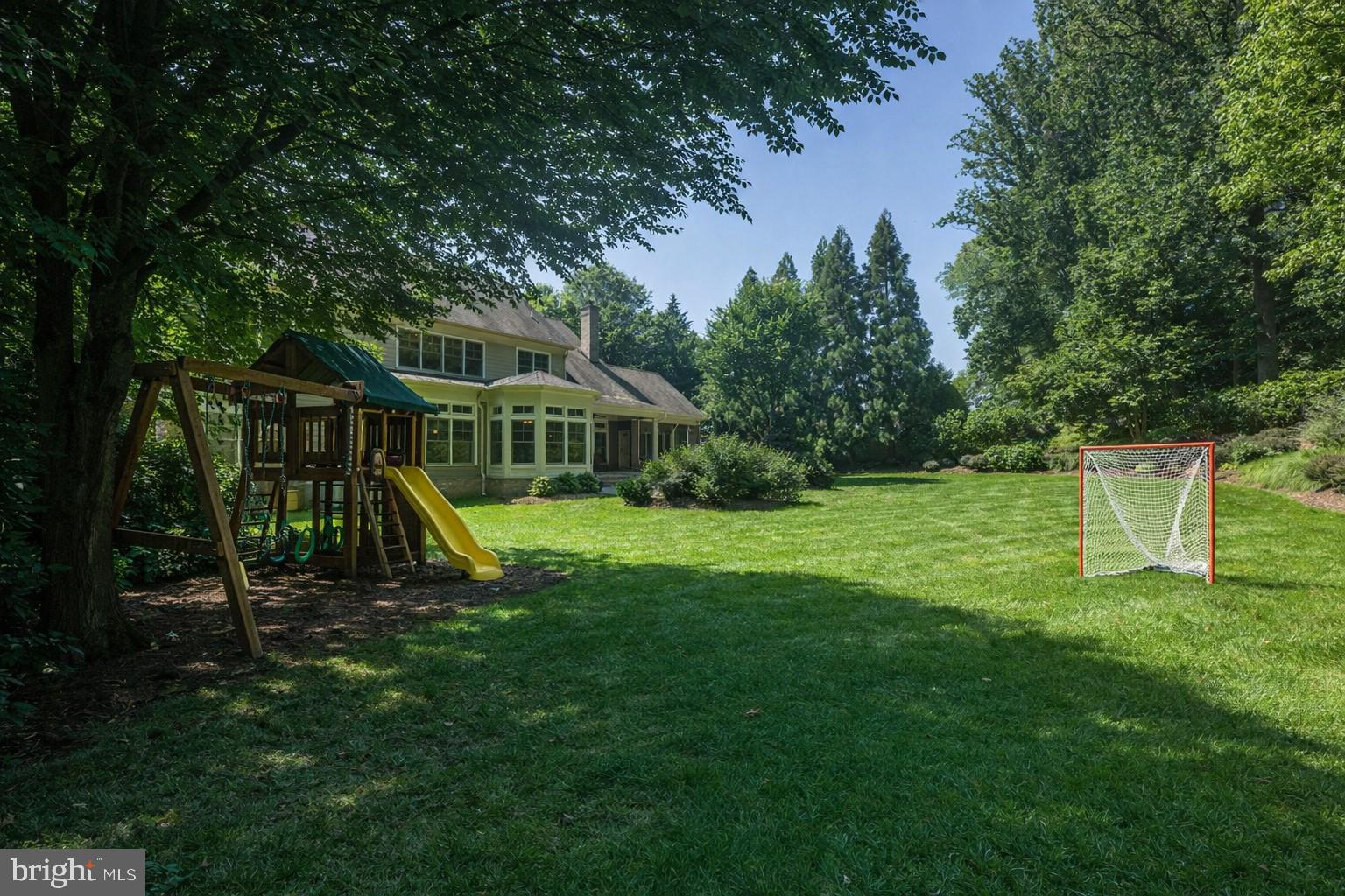 WILLIAMSBURG GARDENS - Residential