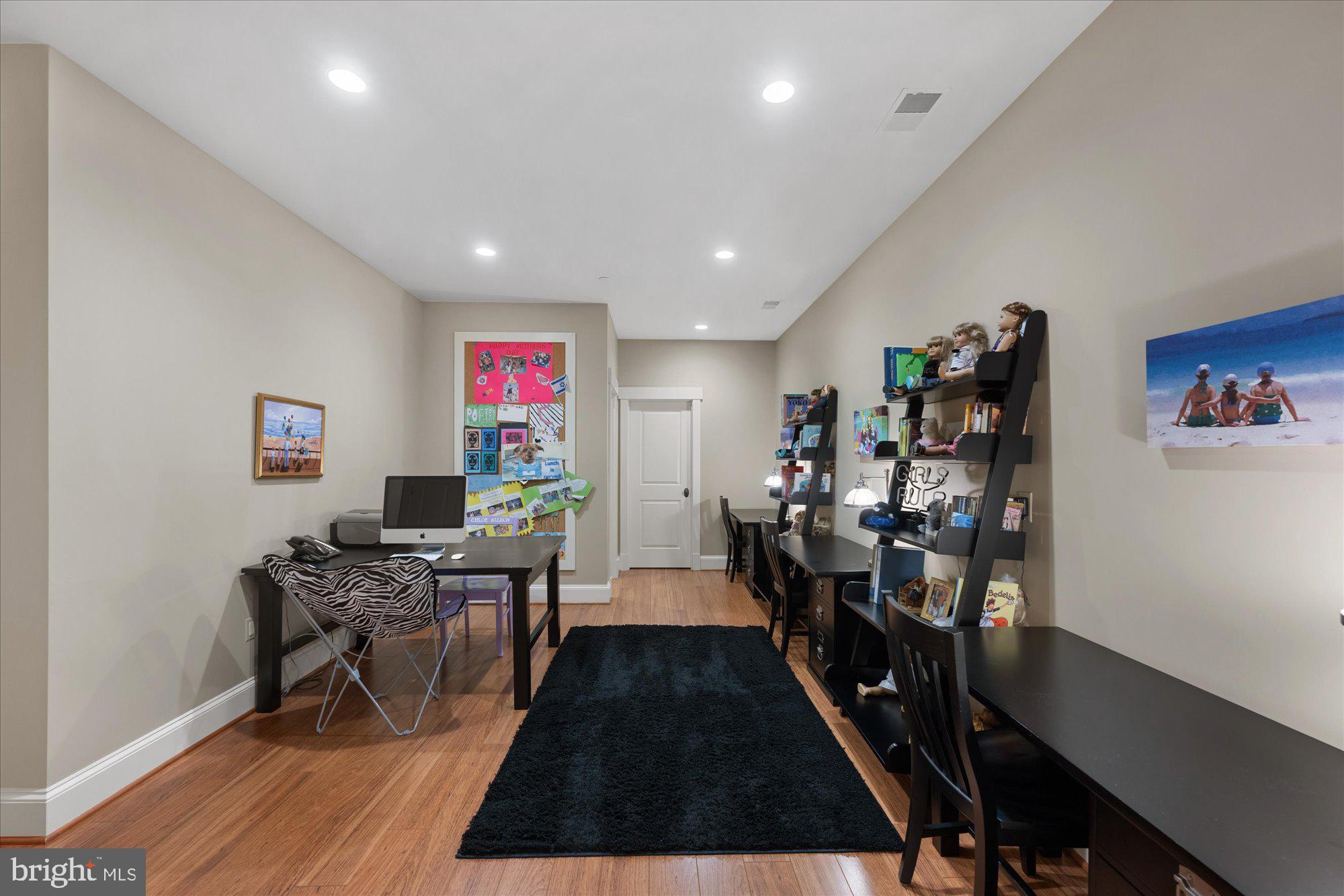 WILLIAMSBURG GARDENS - Residential