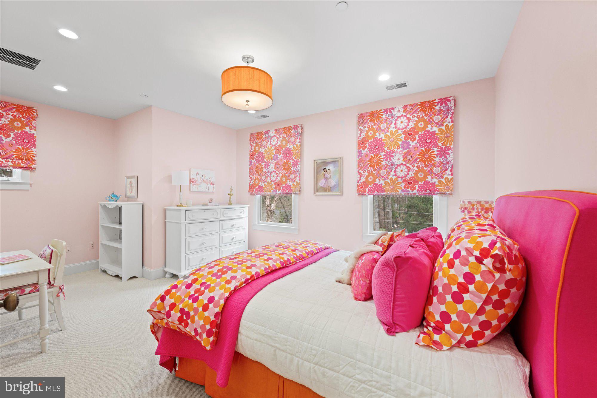 WILLIAMSBURG GARDENS - Residential