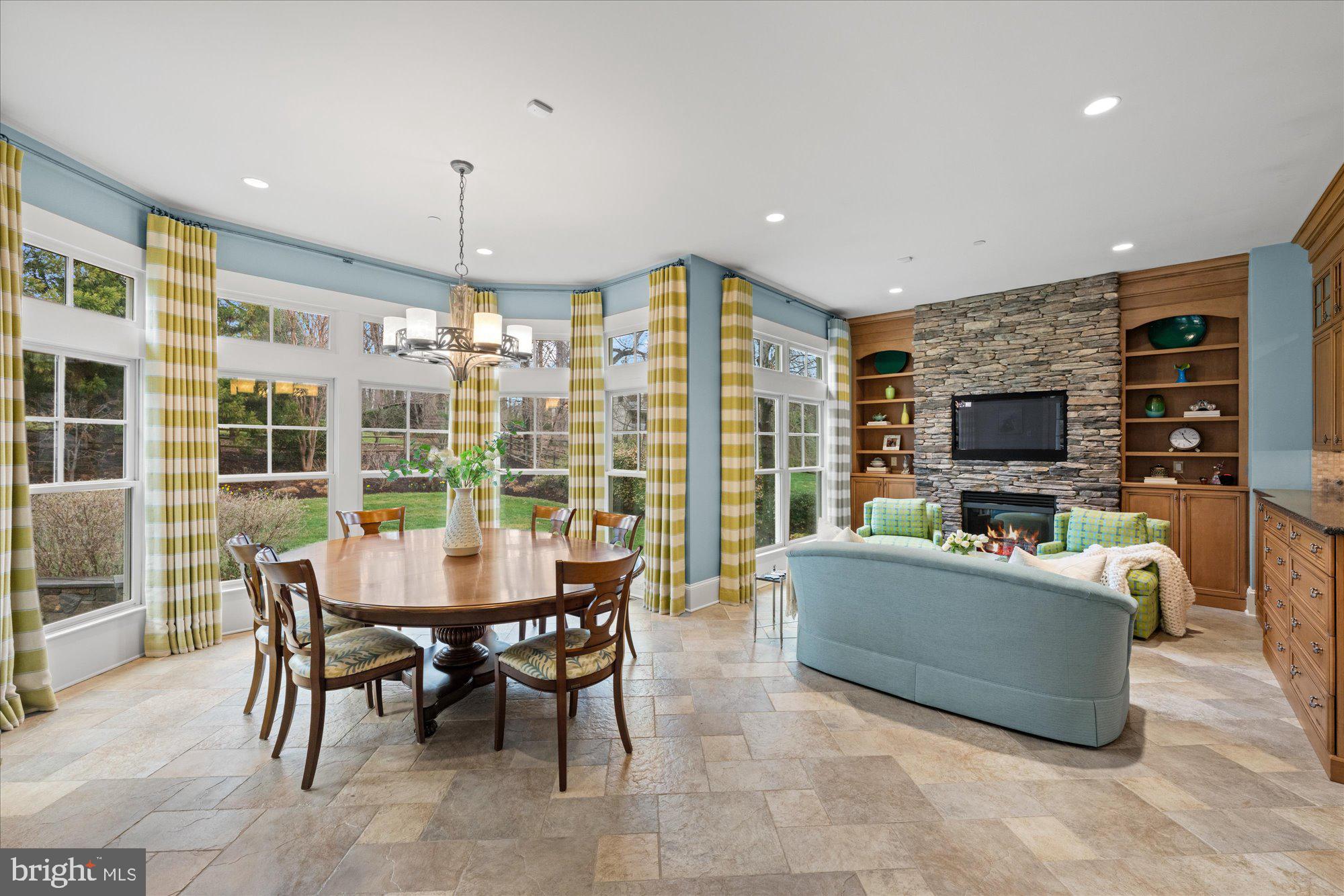 WILLIAMSBURG GARDENS - Residential