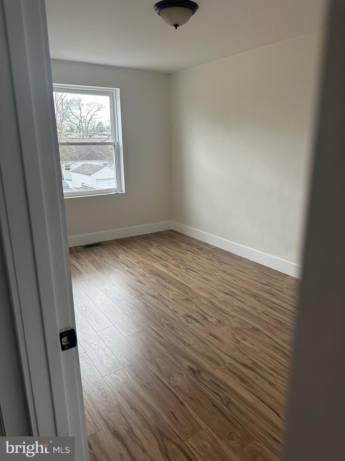 2277 HOLLINSHED AVENUE