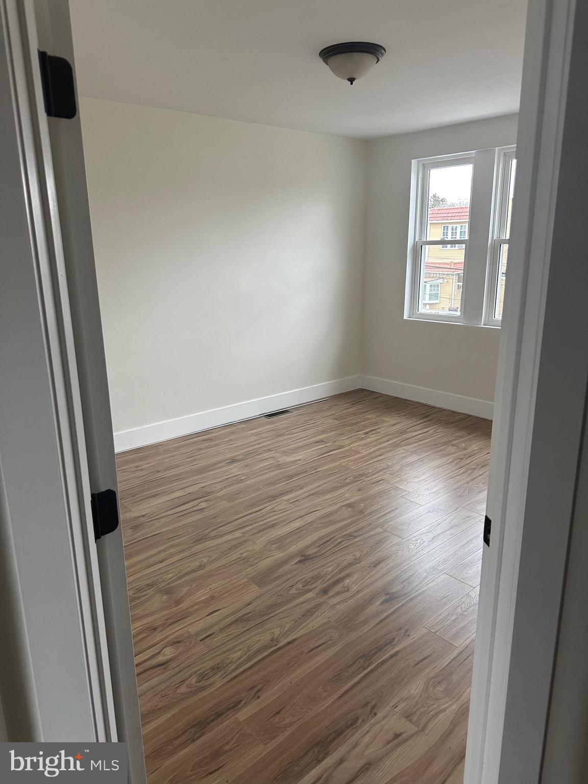 2277 HOLLINSHED AVENUE