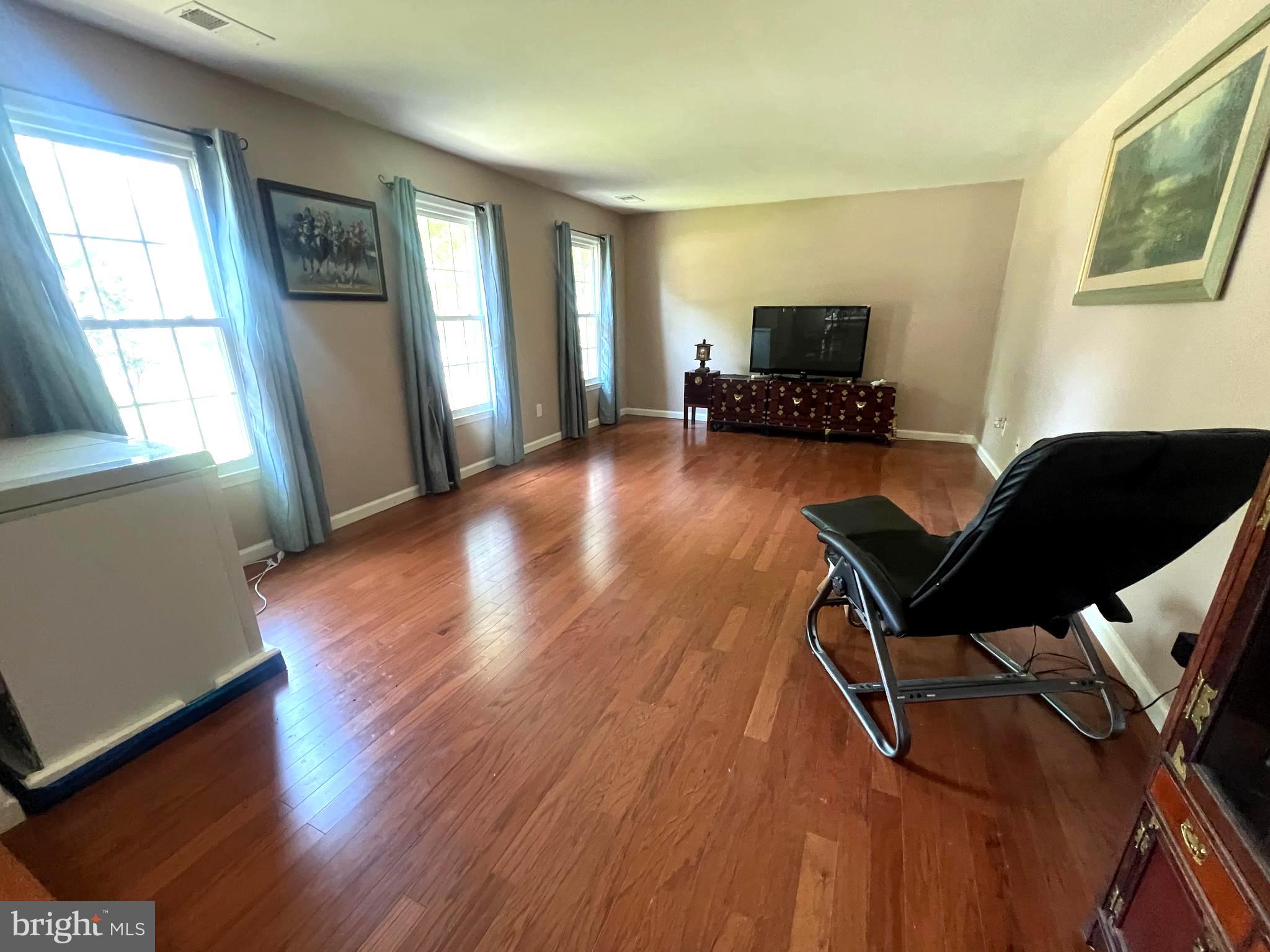 2584 JOHN MILTON DRIVE