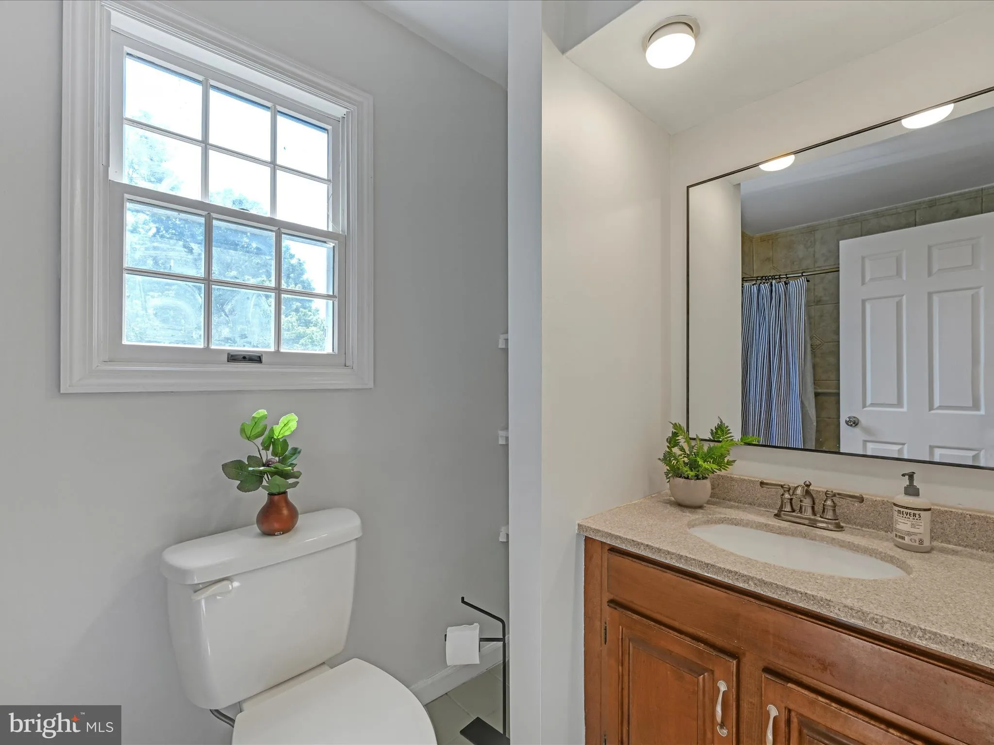 Lancaster, Pennsylvania 17603, United States, 5 Bedrooms Bedrooms, ,3 BathroomsBathrooms,Residential,Active,160199