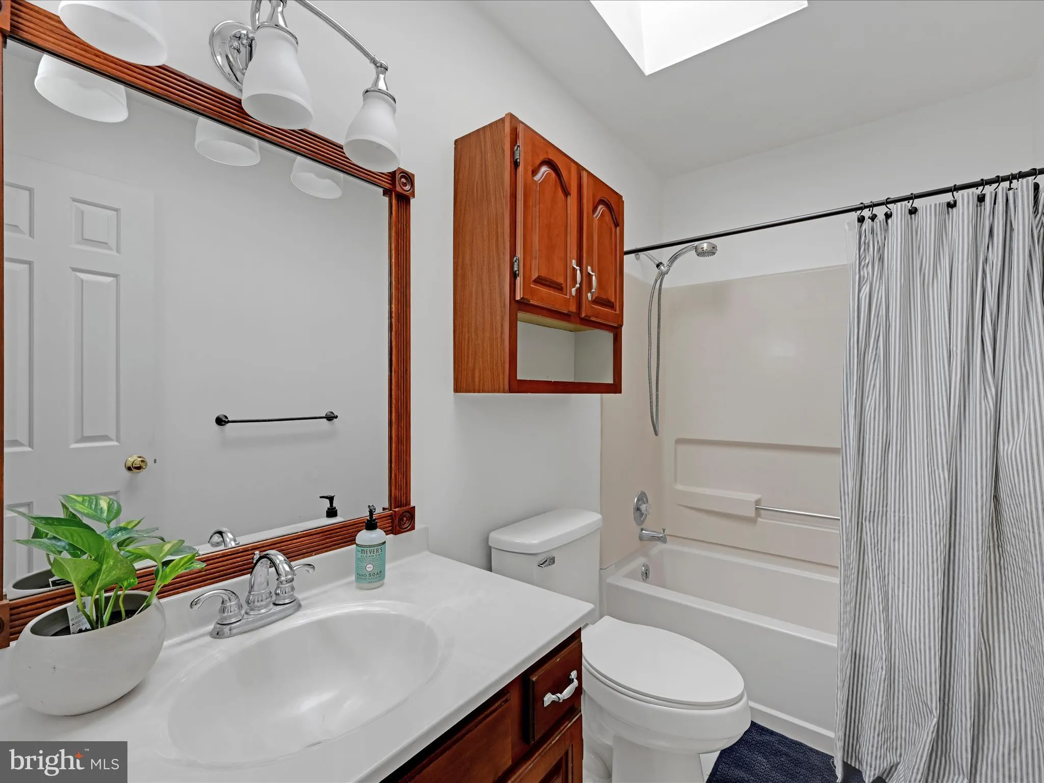 Lancaster, Pennsylvania 17603, United States, 5 Bedrooms Bedrooms, ,3 BathroomsBathrooms,Residential,Active,160199