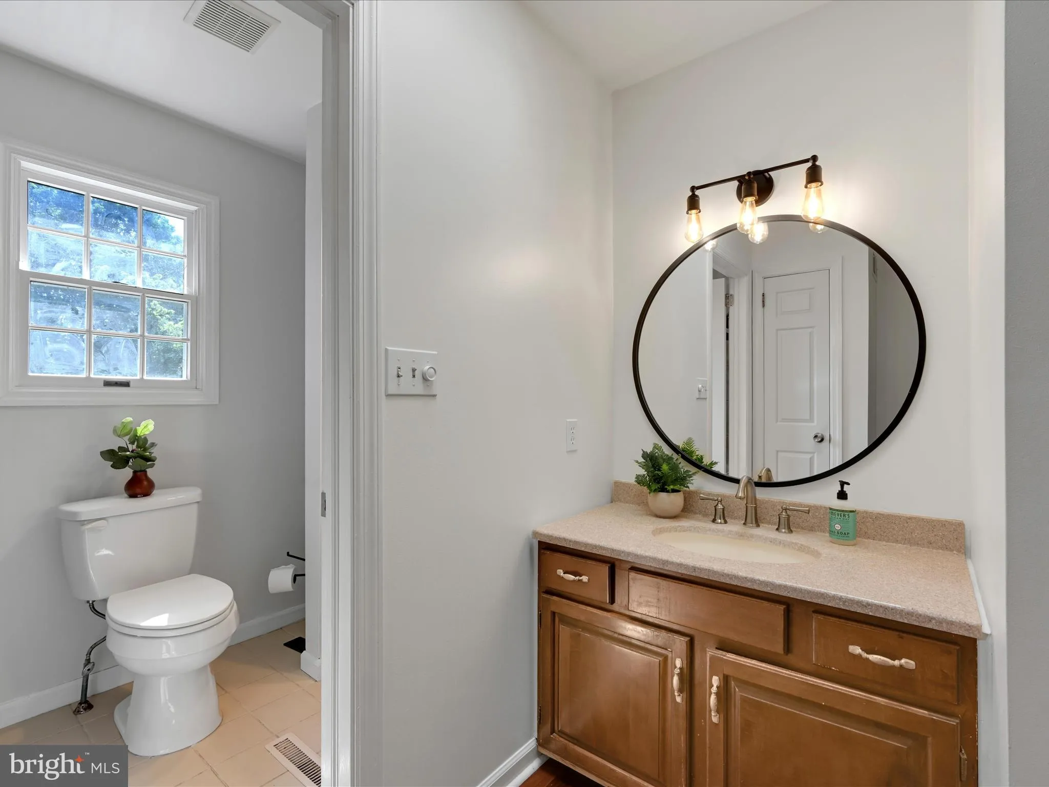 Lancaster, Pennsylvania 17603, United States, 5 Bedrooms Bedrooms, ,3 BathroomsBathrooms,Residential,Active,160199