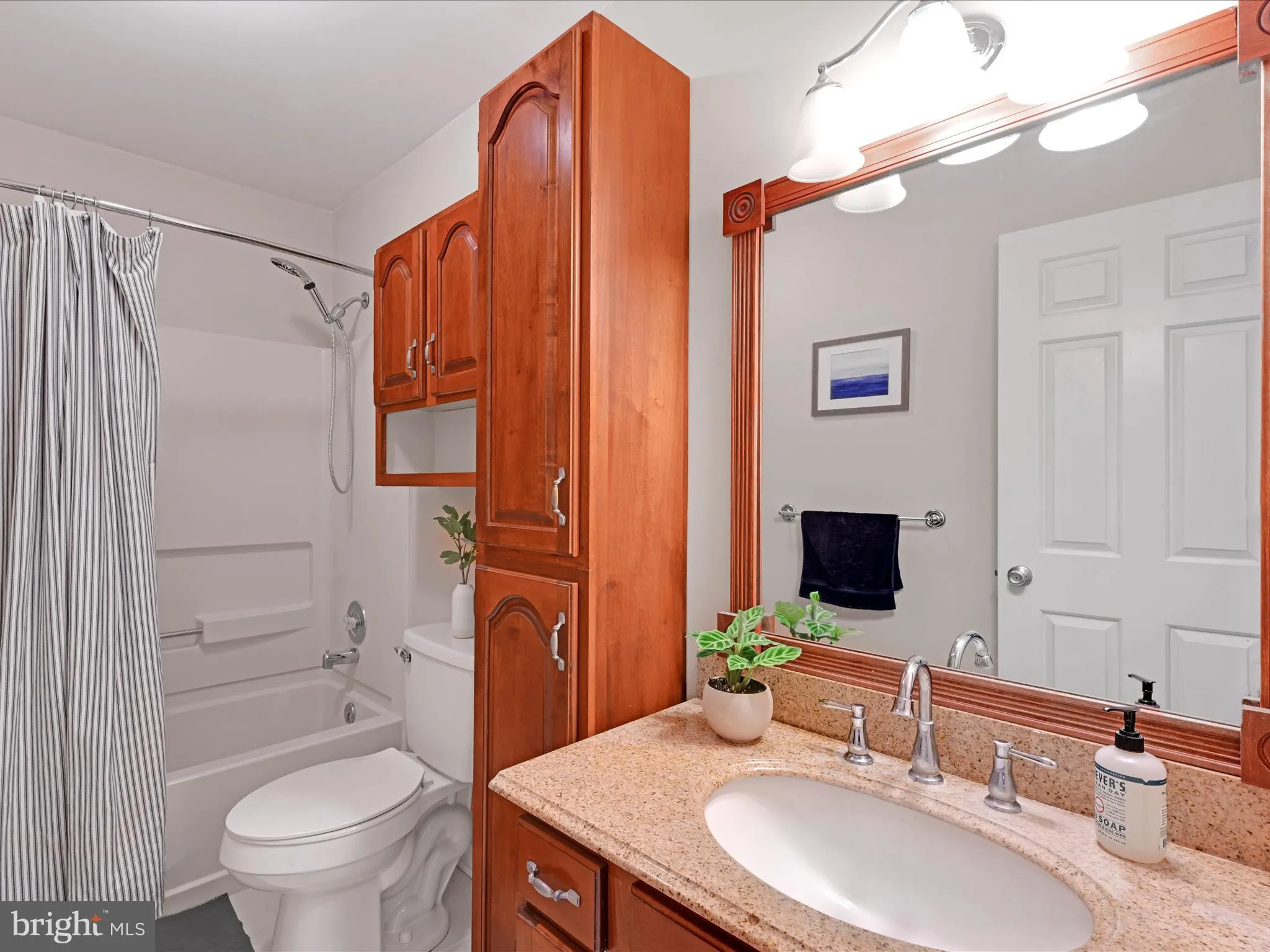 Lancaster, Pennsylvania 17603, United States, 5 Bedrooms Bedrooms, ,3 BathroomsBathrooms,Residential,Active,160199