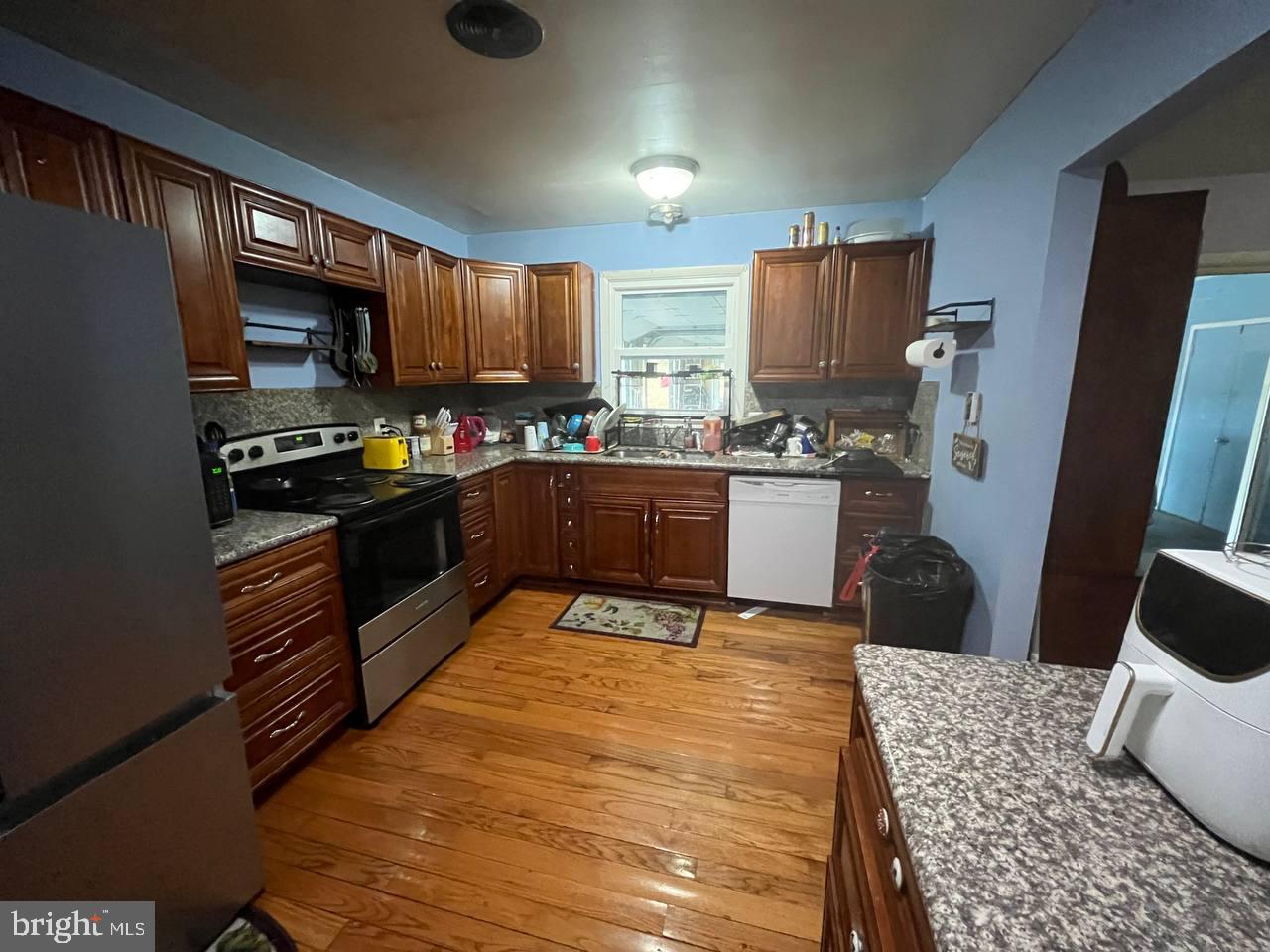 FOREST HILLS - Residential