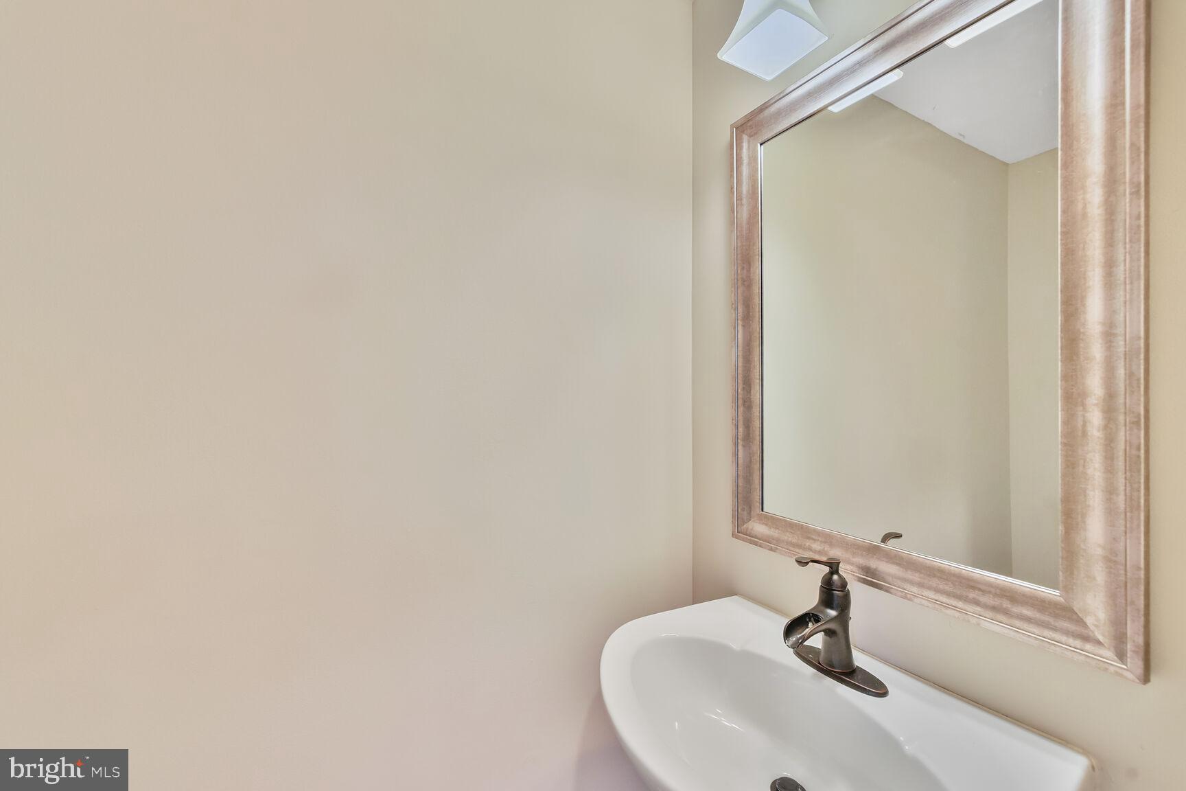 ASHBURN VILLAGE - Residential Lease