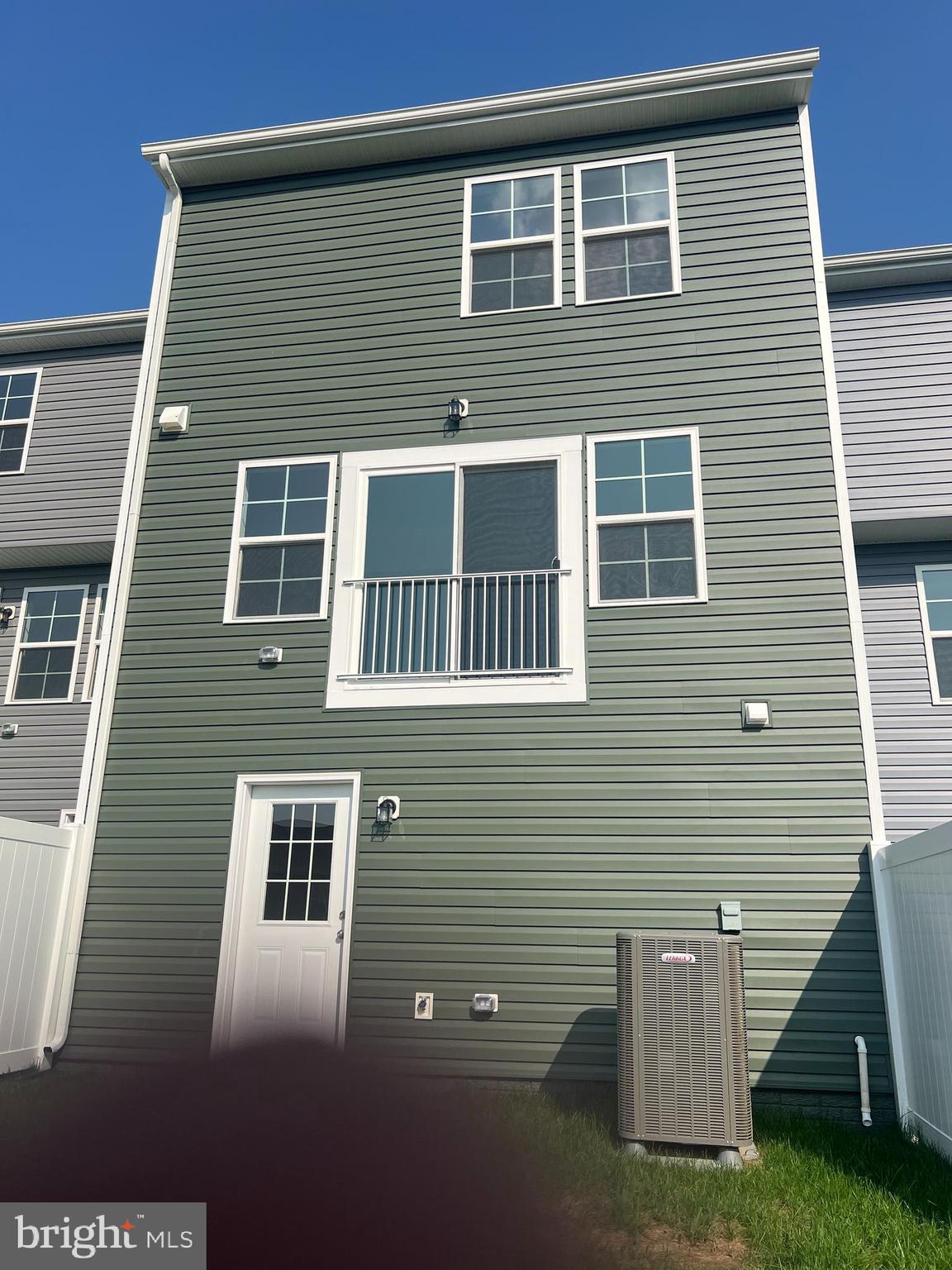 OVERLOOK AT RIVERSIDE TOWNHOMES - Residential Lease