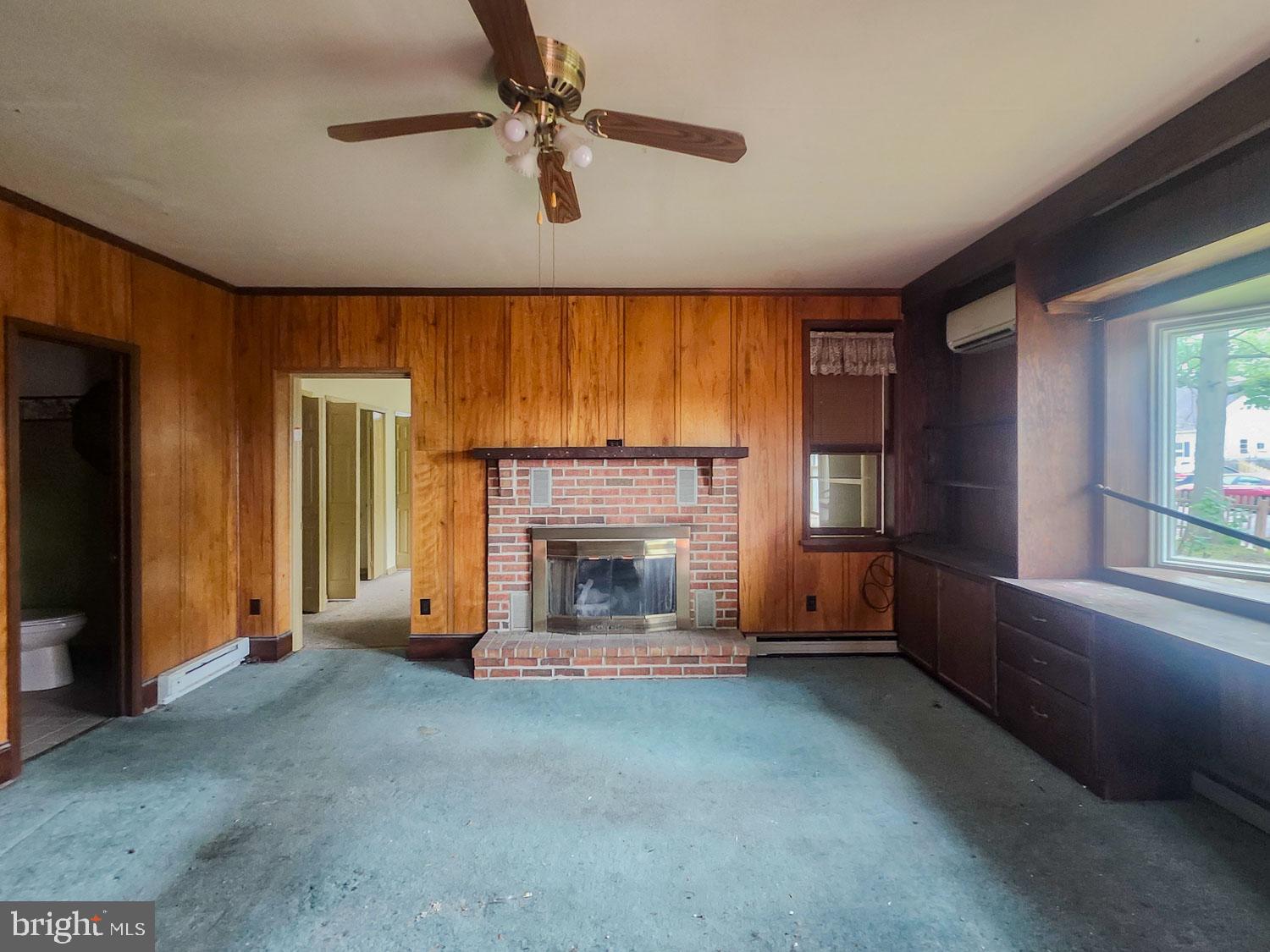 139 W WALNUT STREET