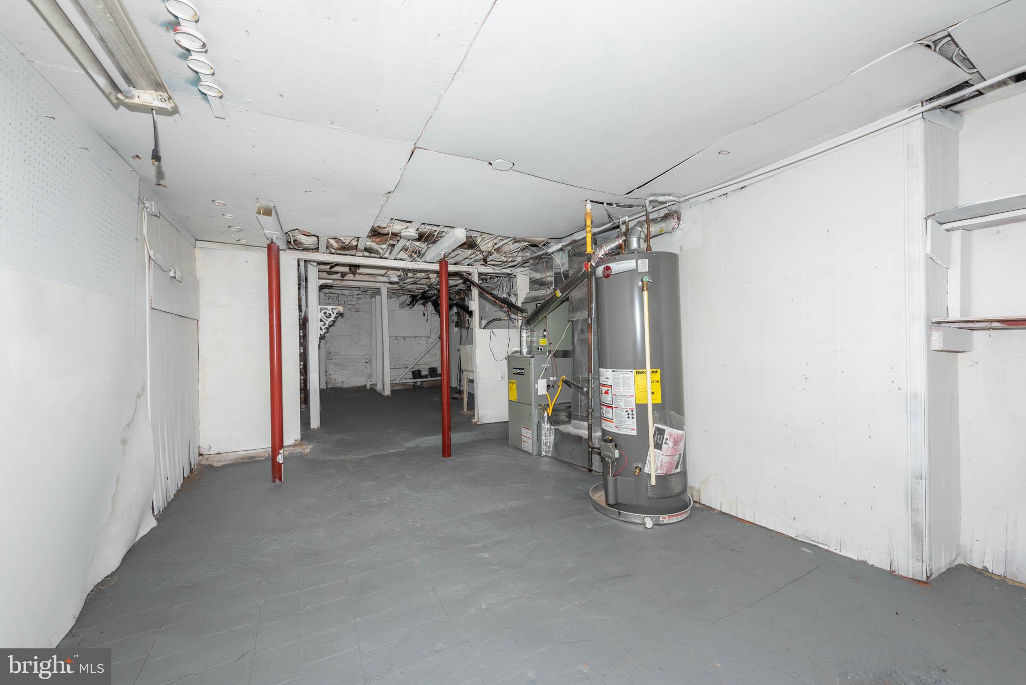 HOLLINS MARKET - Residential Lease
