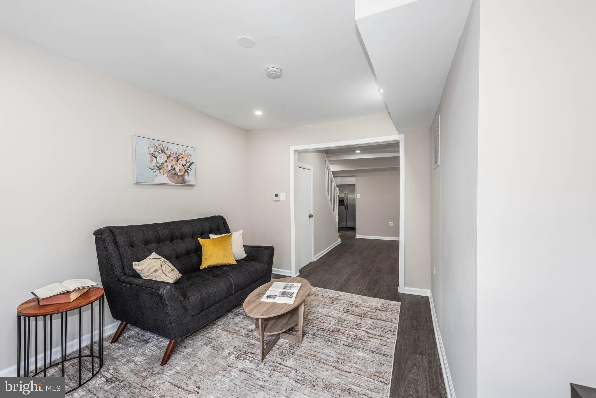 HOLLINS MARKET - Residential Lease