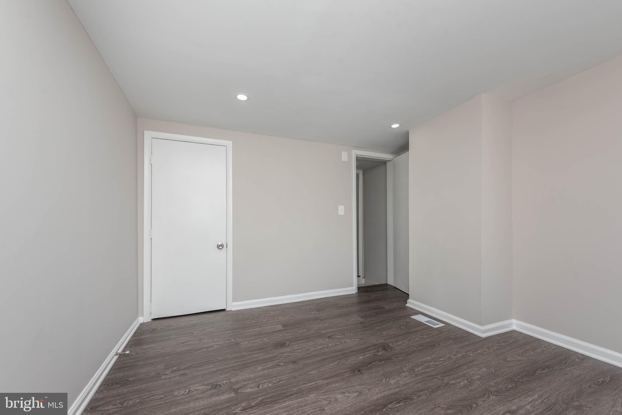HOLLINS MARKET - Residential Lease