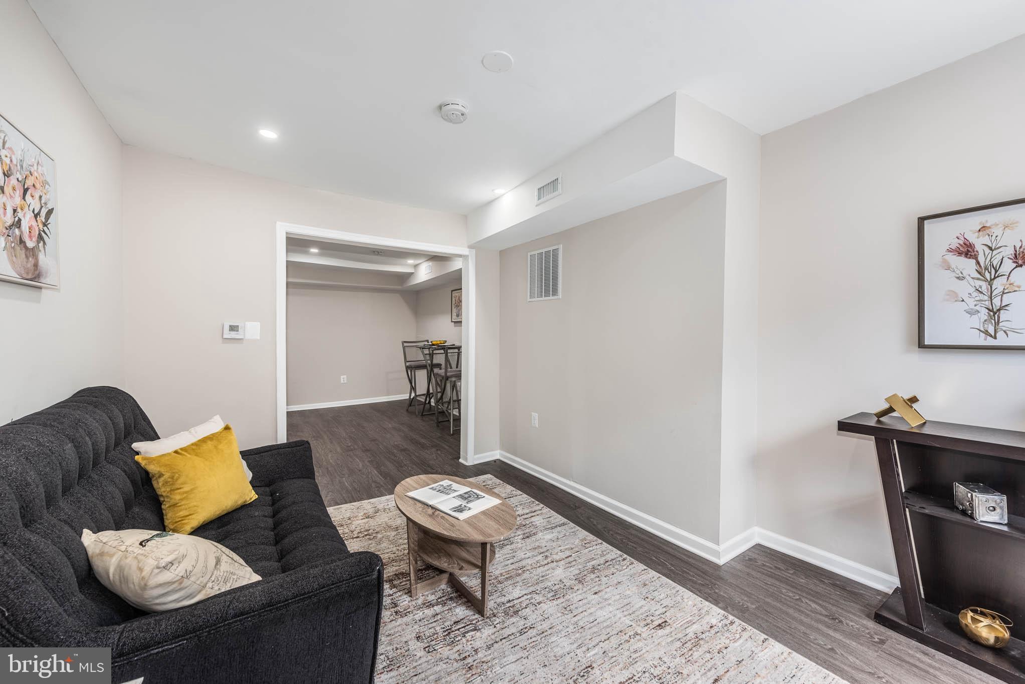 HOLLINS MARKET - Residential Lease