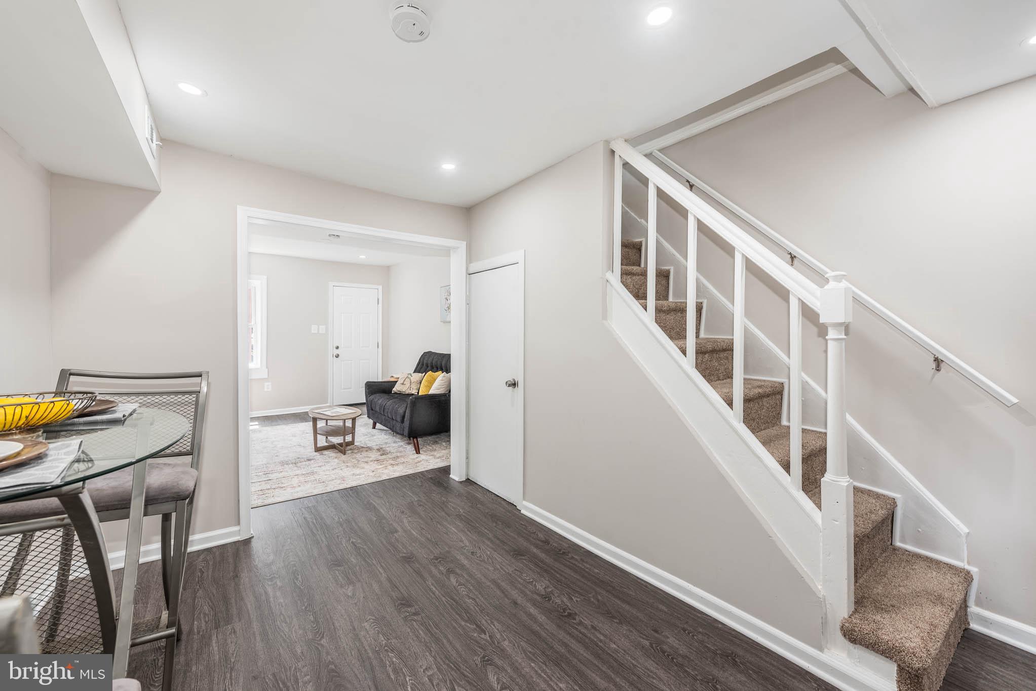 HOLLINS MARKET - Residential Lease