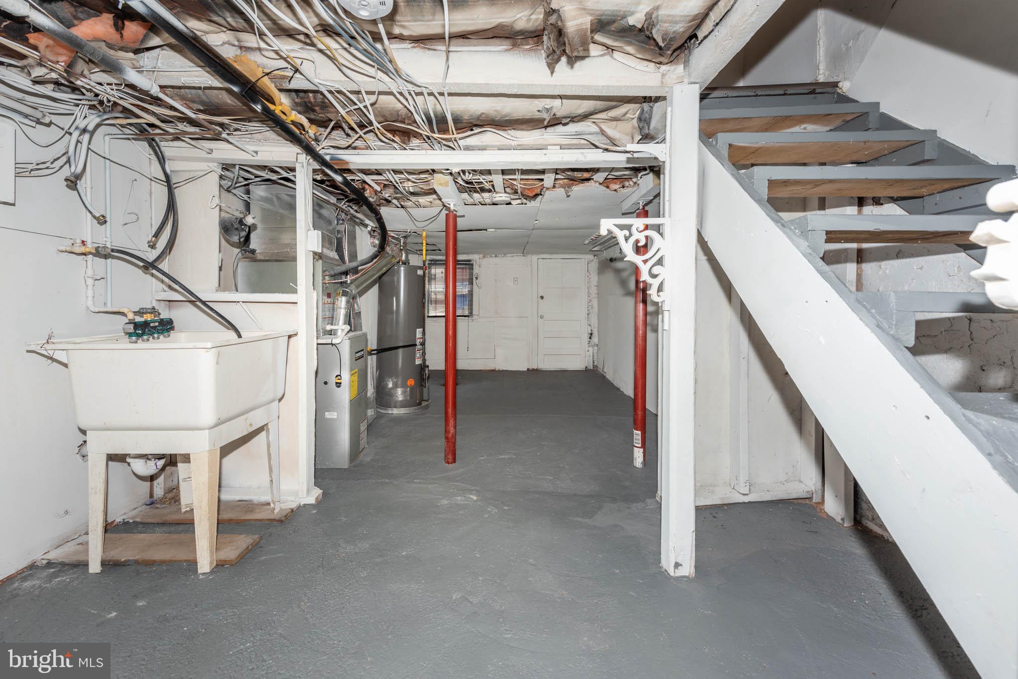 HOLLINS MARKET - Residential Lease