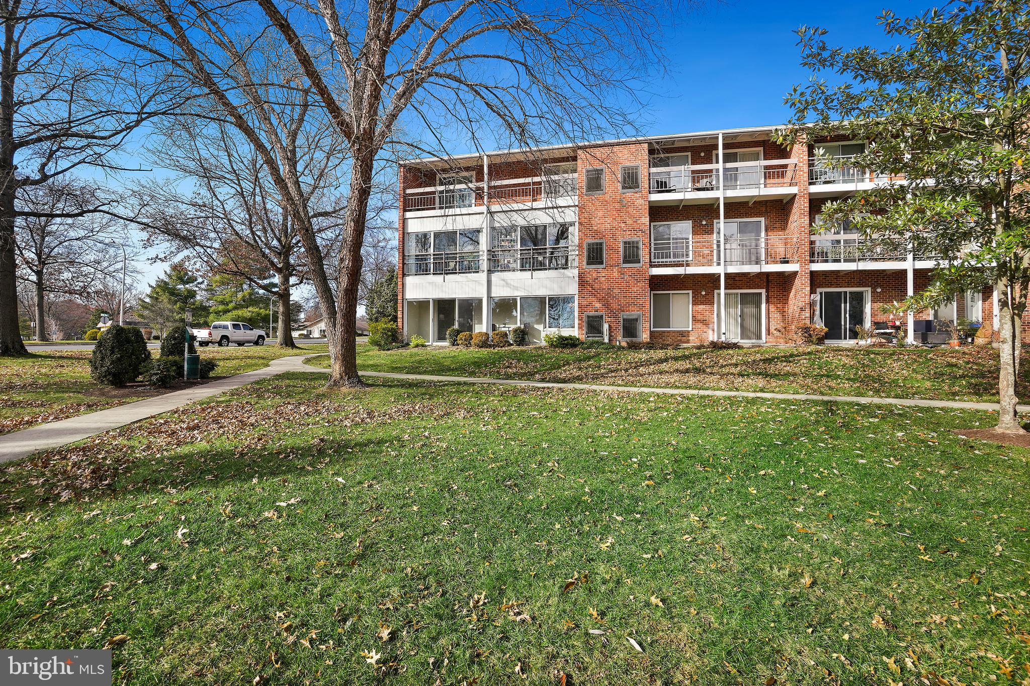 LEISURE WORLD - Residential