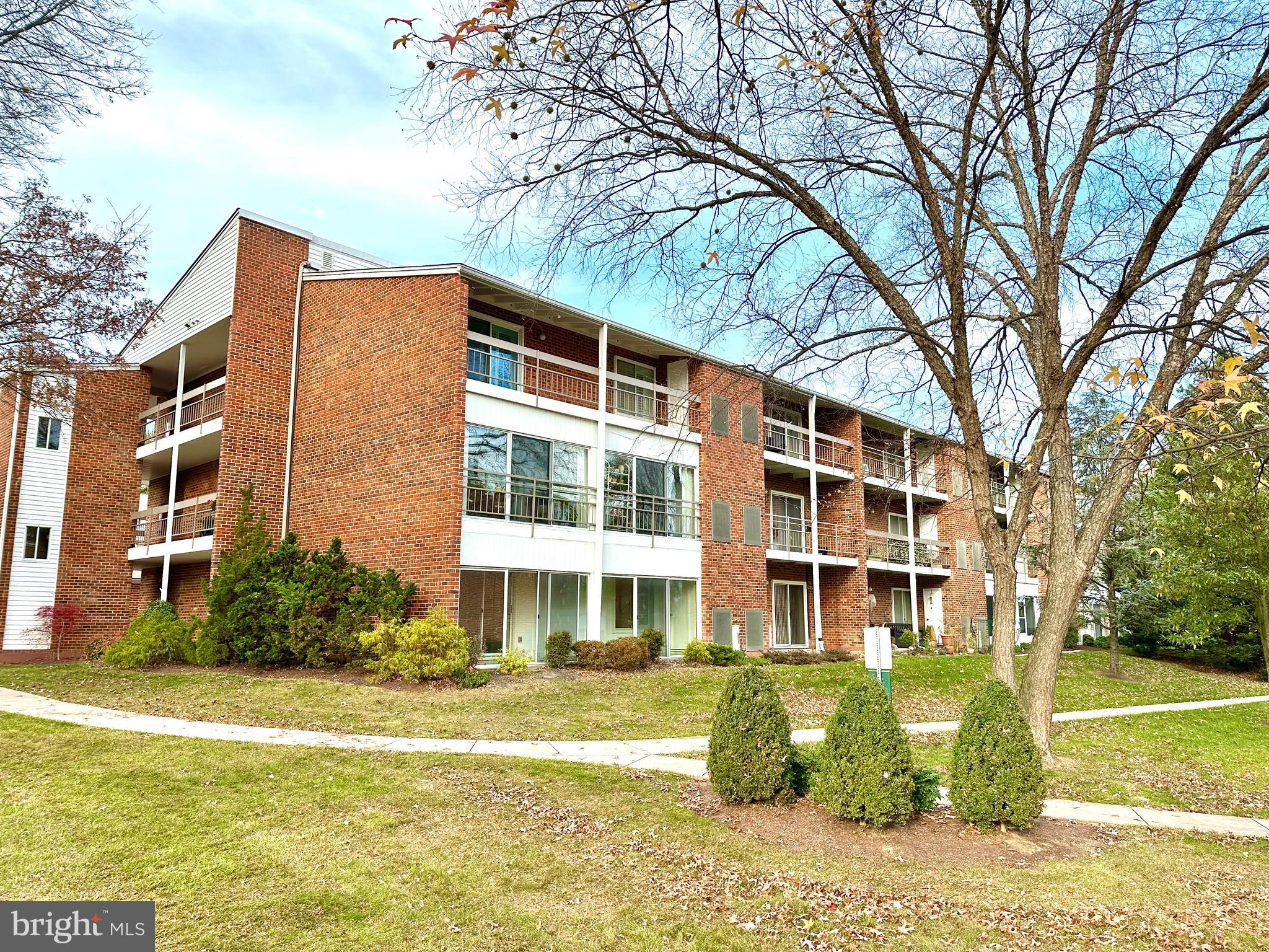 LEISURE WORLD - Residential