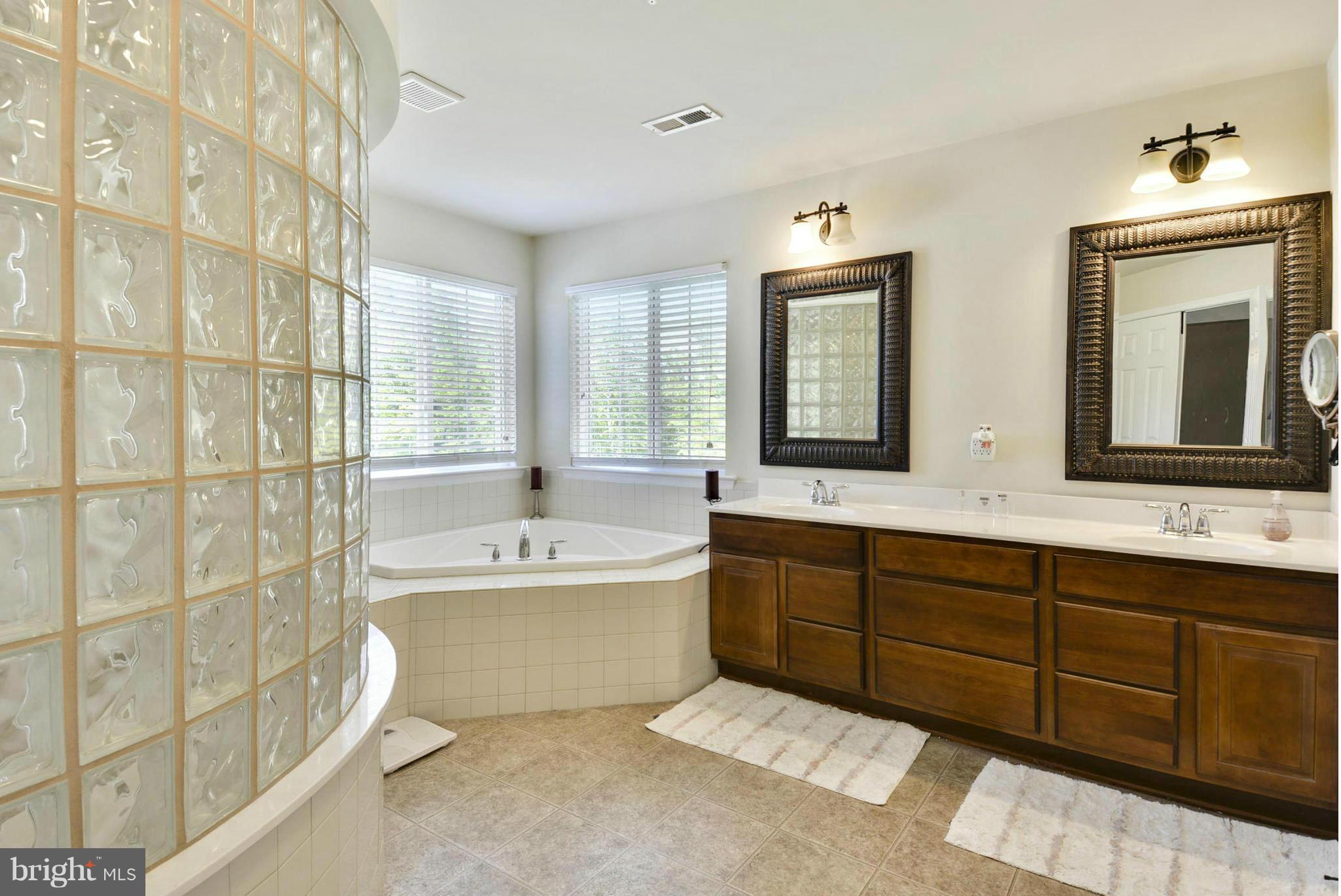 BEN OAKS - Residential