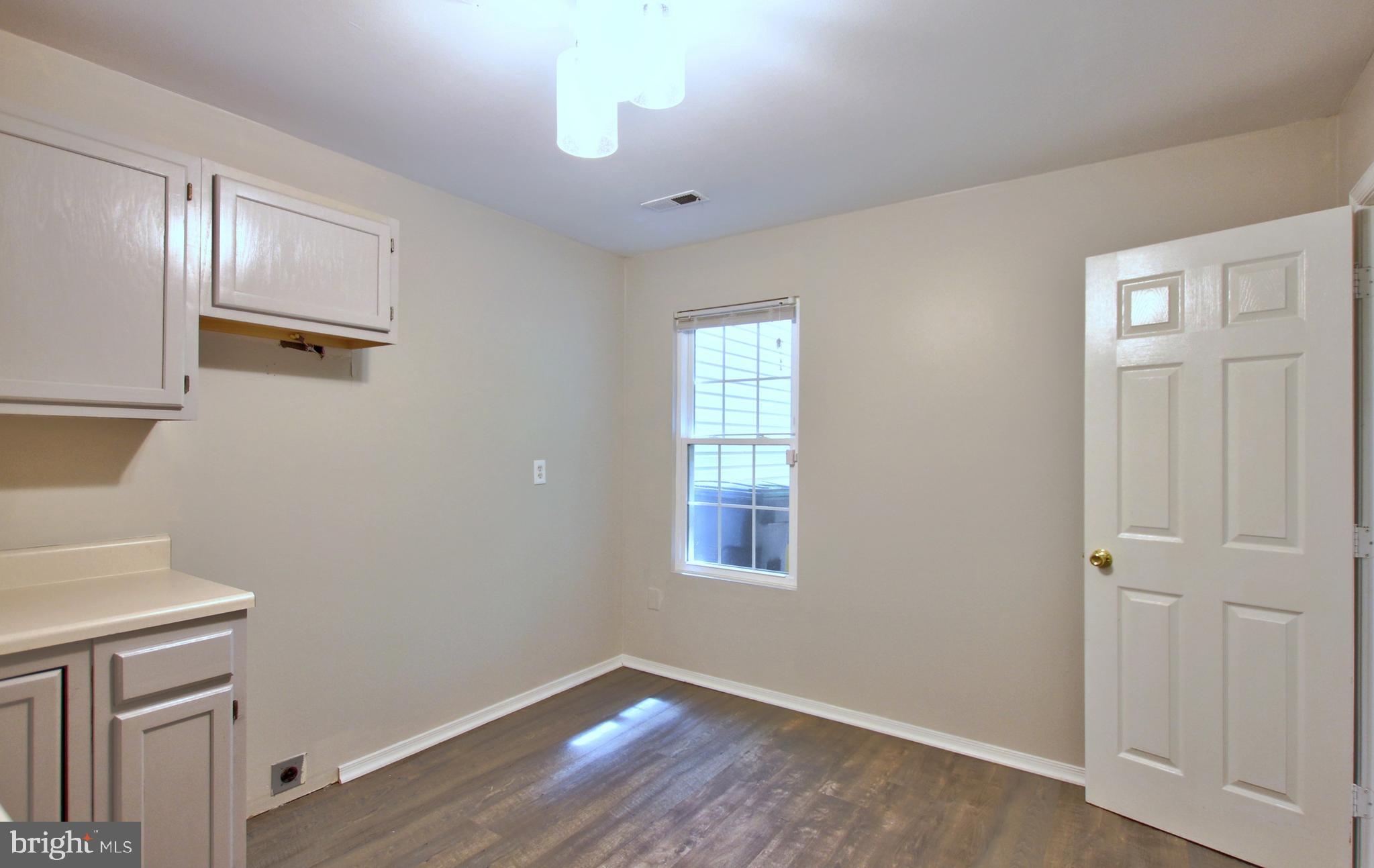 SEVEN OAKS - Residential