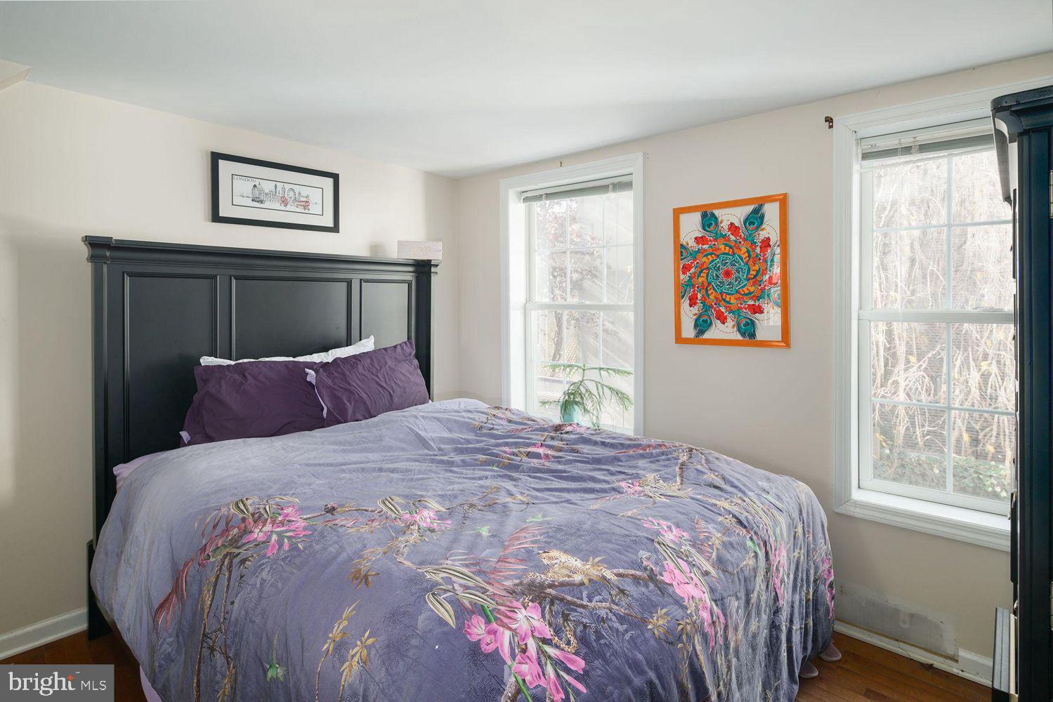 QUEEN VILLAGE - Residential