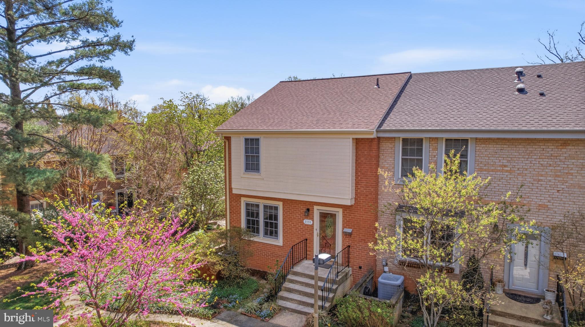 2174 GOLF COURSE DRIVE