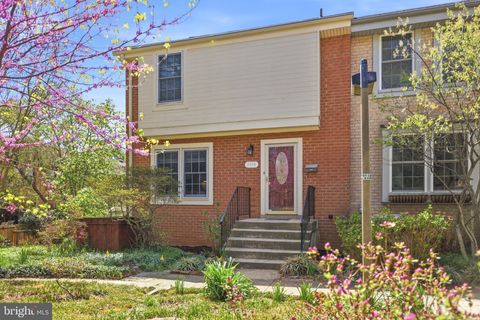 Photo of 2174 Golf Course Drive, RESTON, VA 20191 (MLS # VAFX2299506)