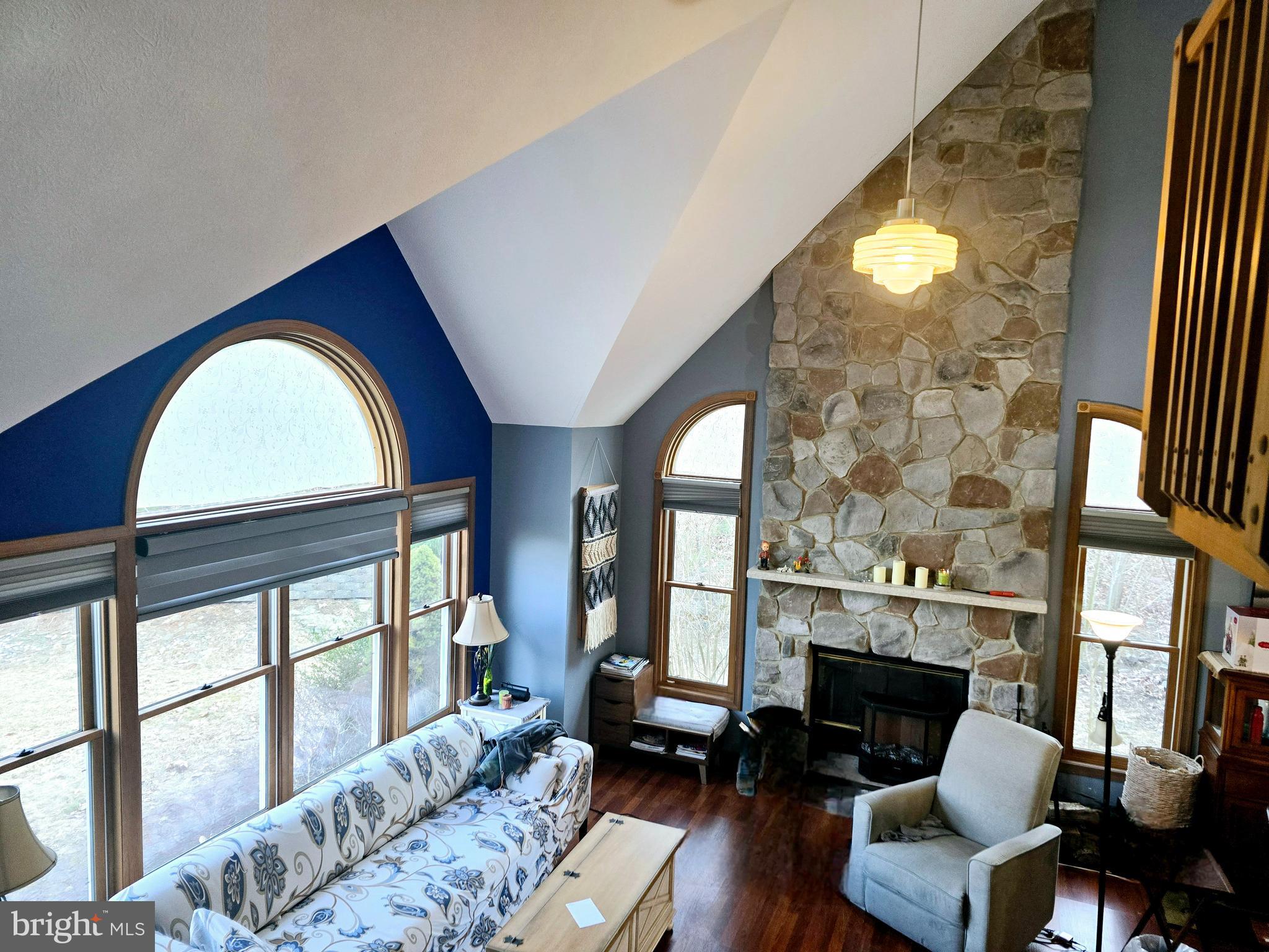 BLUE MOUNTAIN LAKE EST - Residential