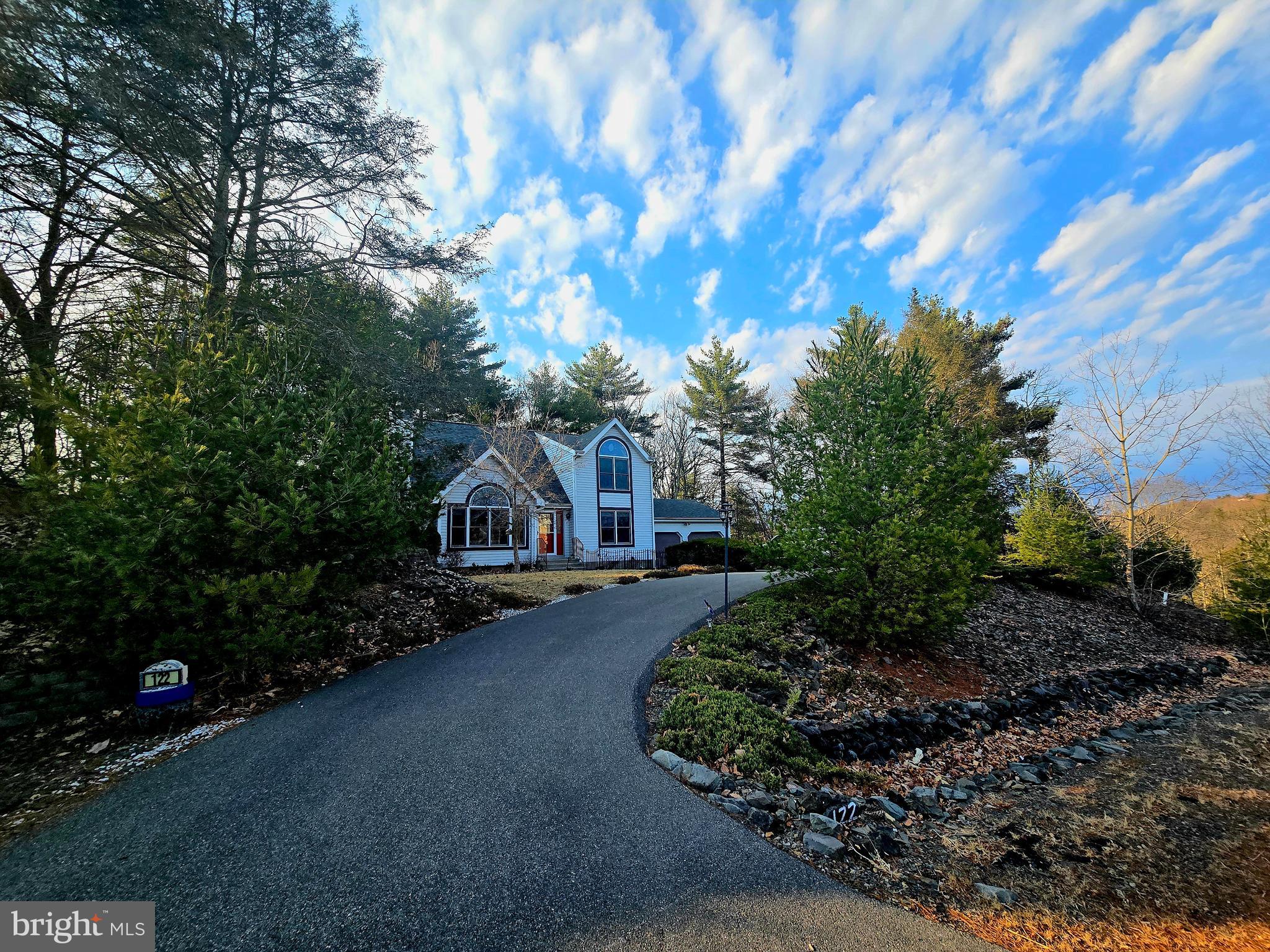 BLUE MOUNTAIN LAKE EST - Residential