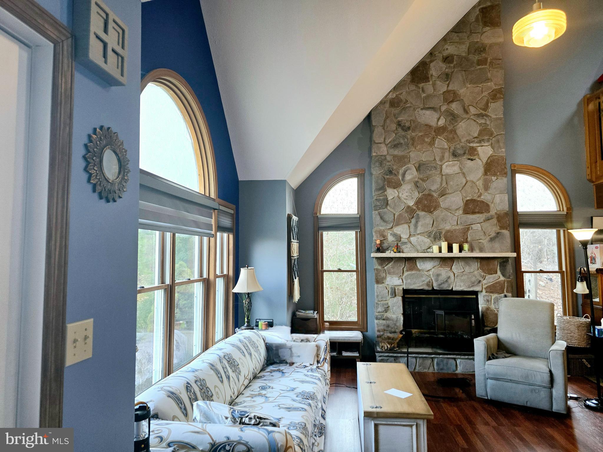 BLUE MOUNTAIN LAKE EST - Residential