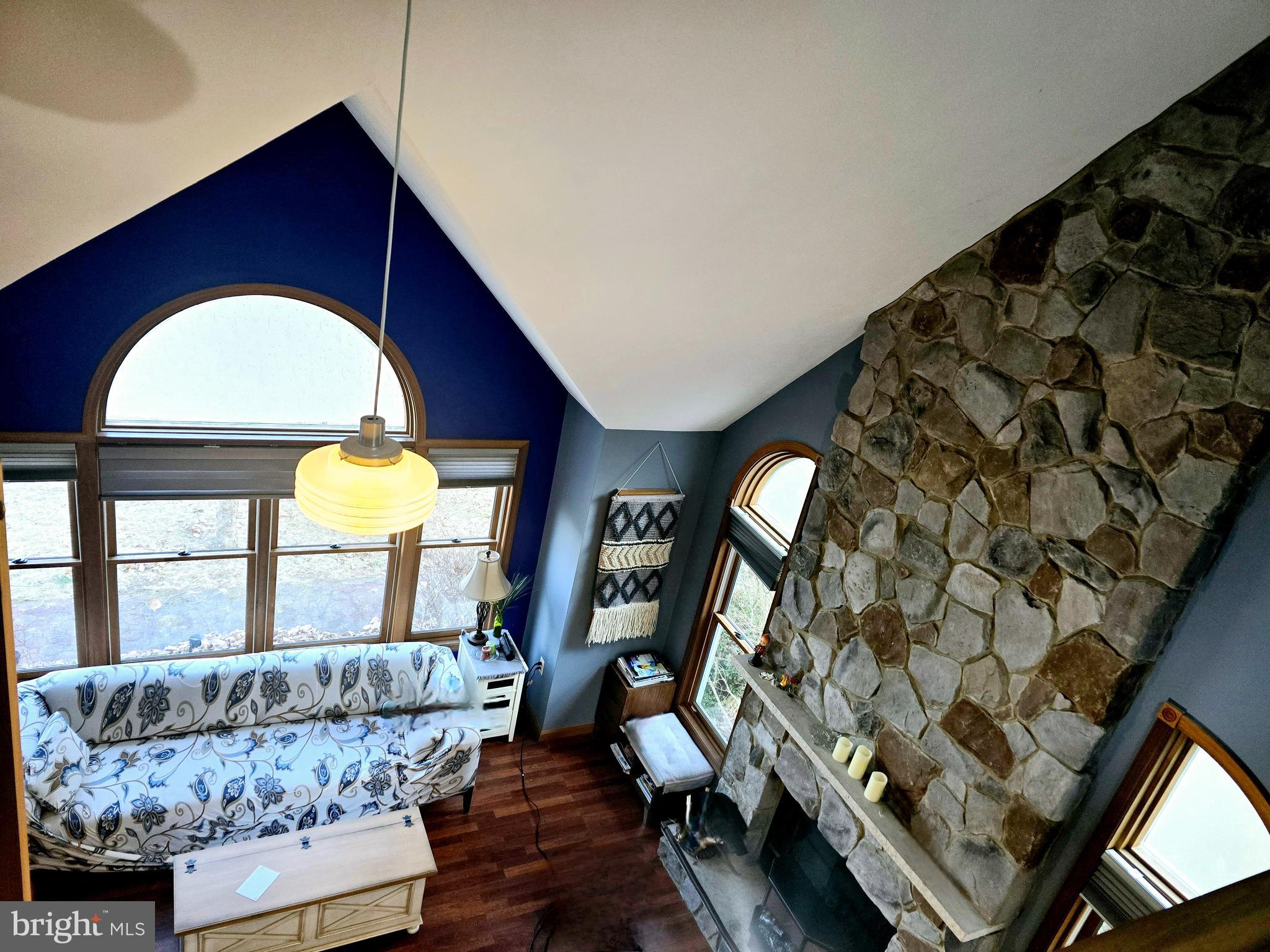 BLUE MOUNTAIN LAKE EST - Residential